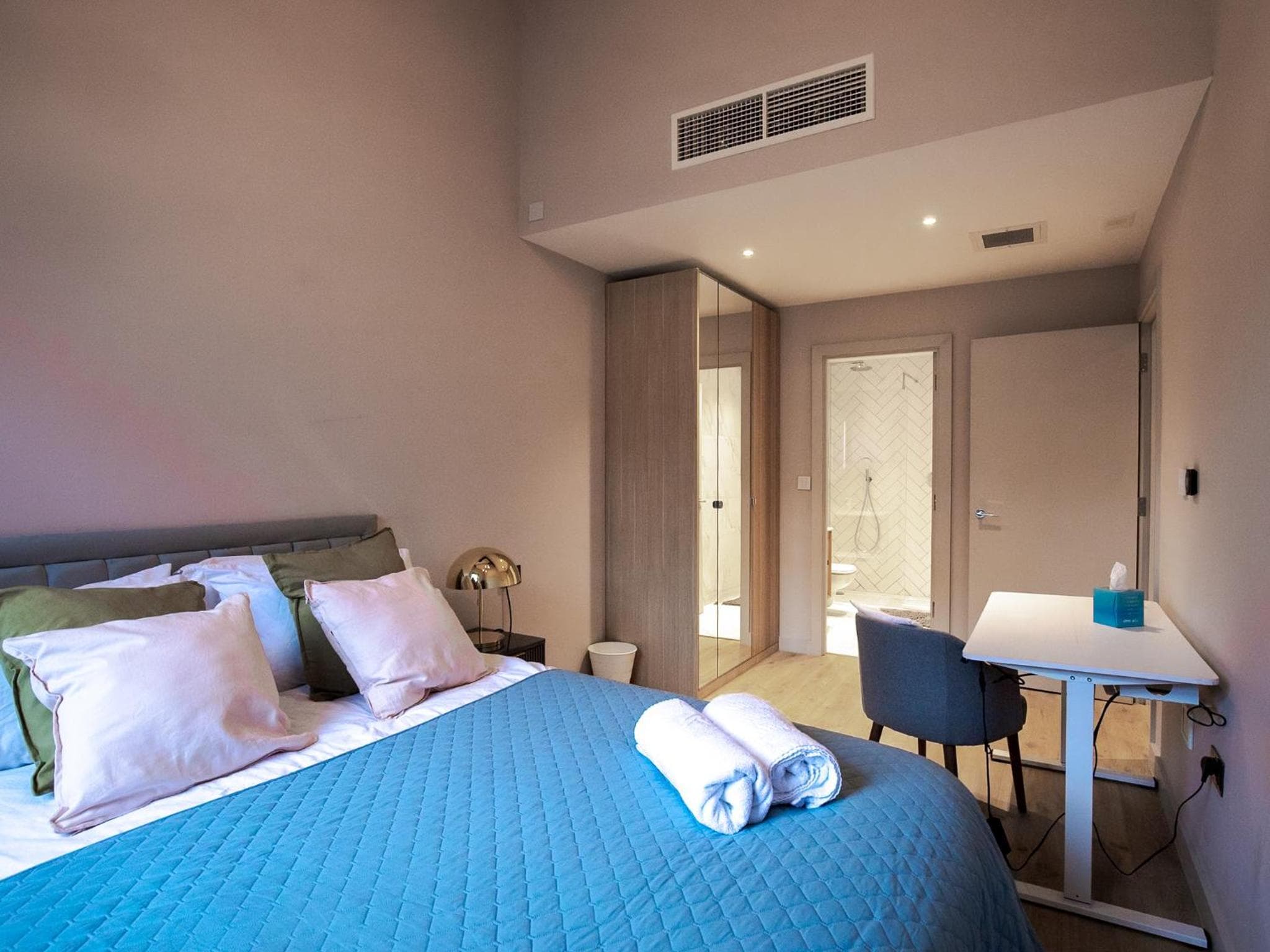 M1 City Centre 3 Bed 3 Bath Luxe Penthouse
