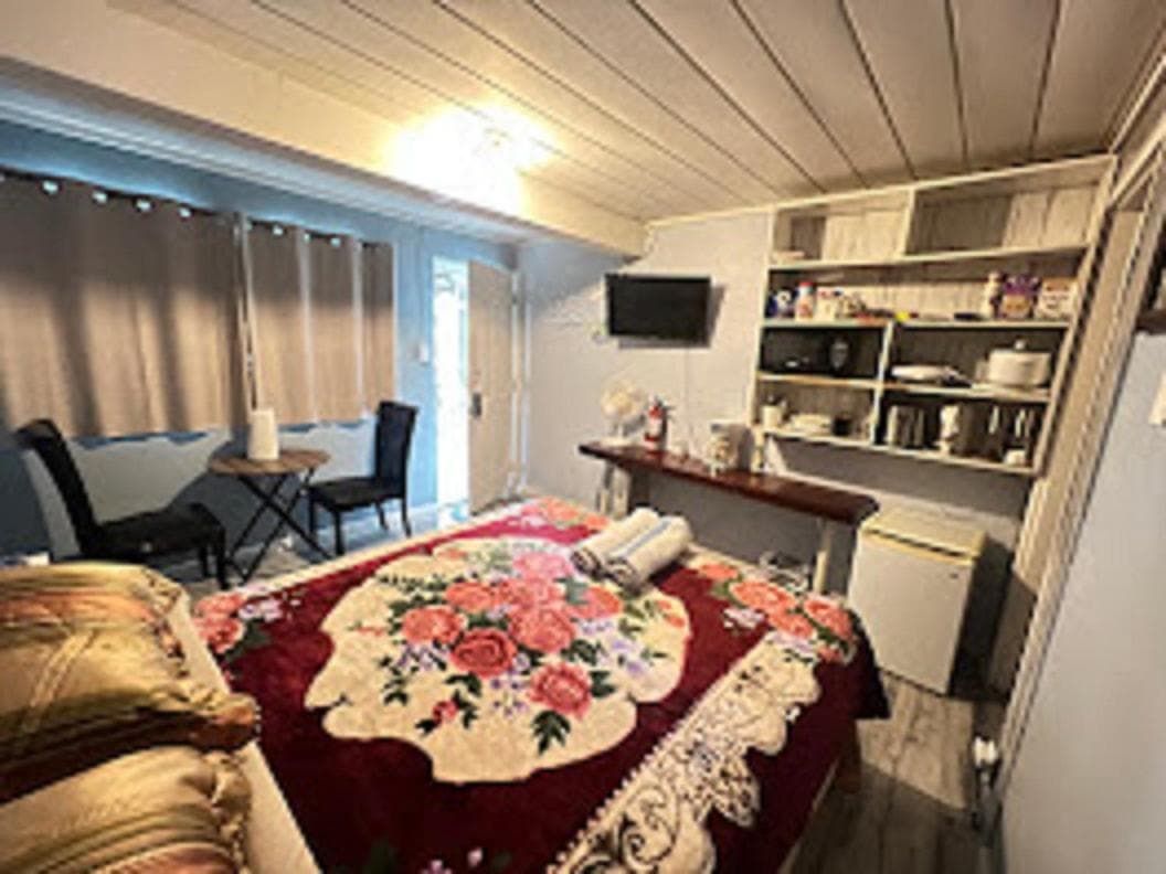 Guest Suite - Private Retreat - J-1