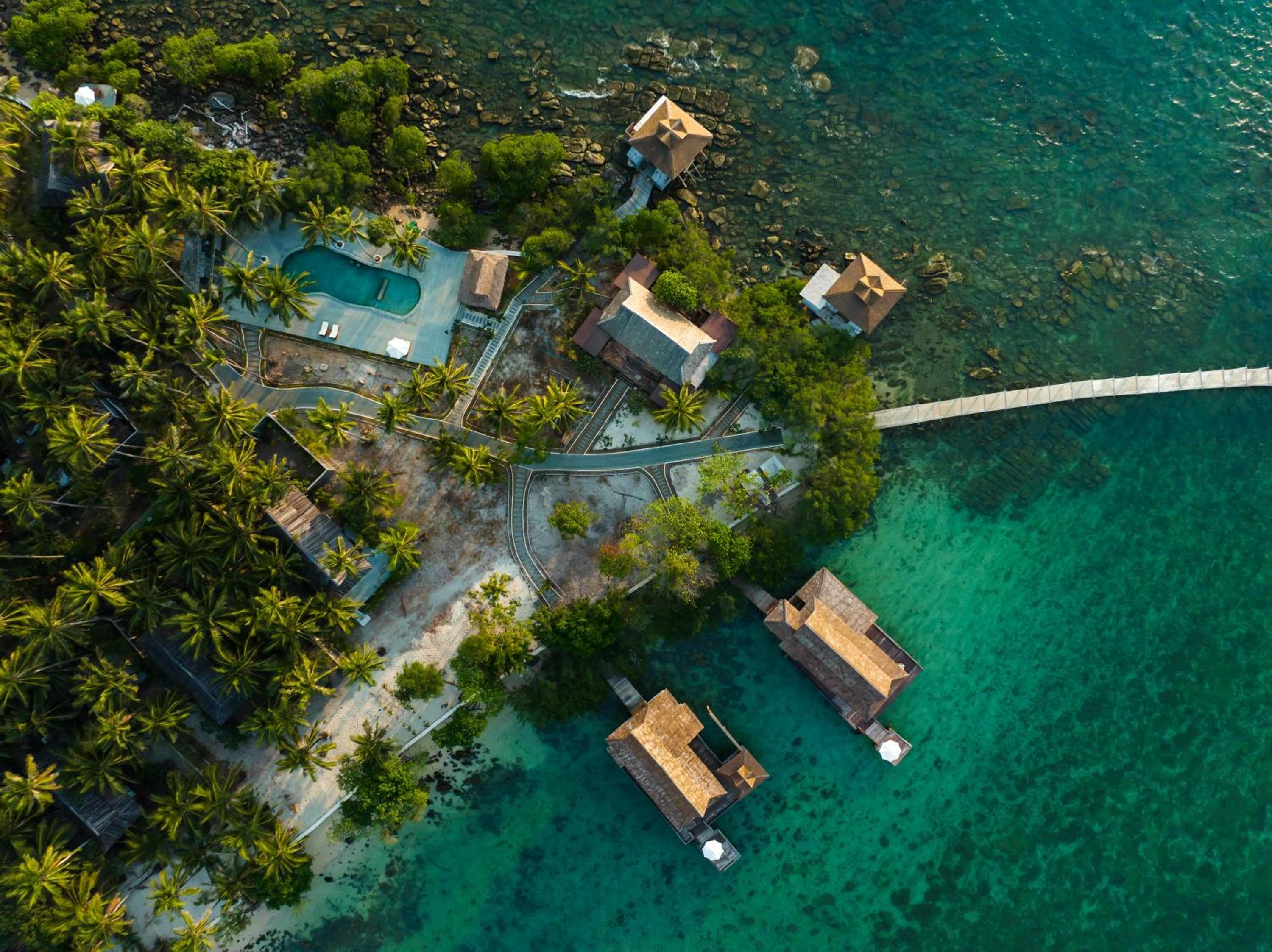 Full Moon Private Island