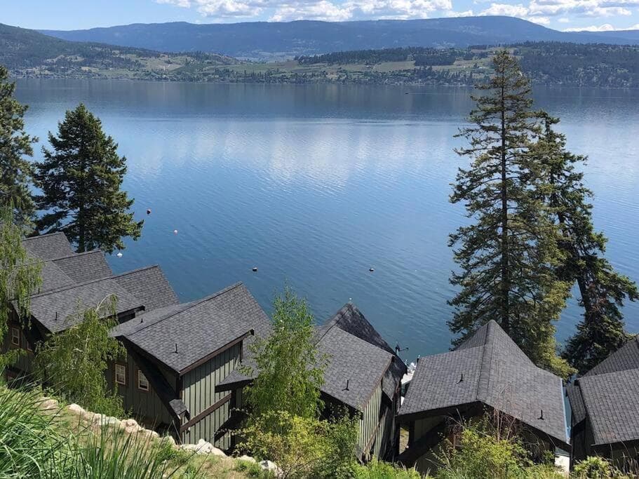 Lakefront Cottage boat lift