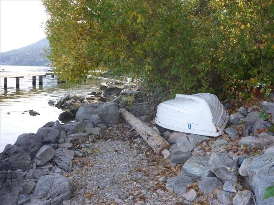 Lakefront Cottage boat lift