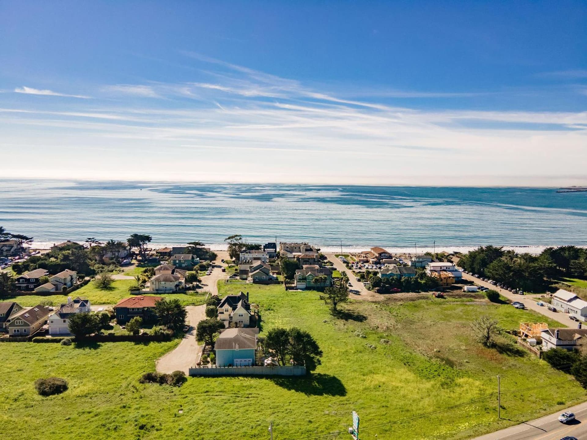 Coastal Dream - 2 Blocks to ocean steps to beach coastal trail BBQ