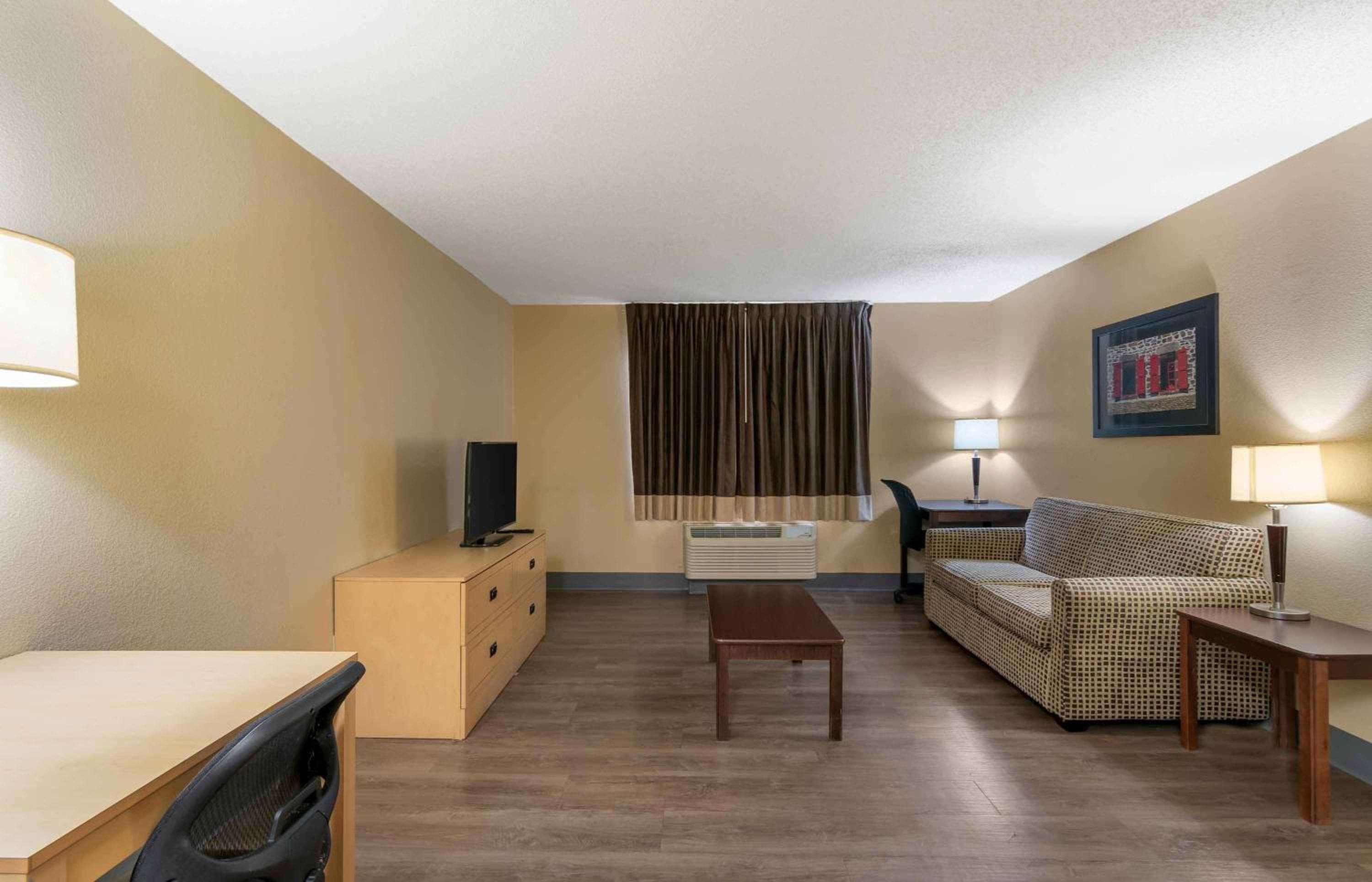 Extended Stay America Suites - Newark - Woodbridge