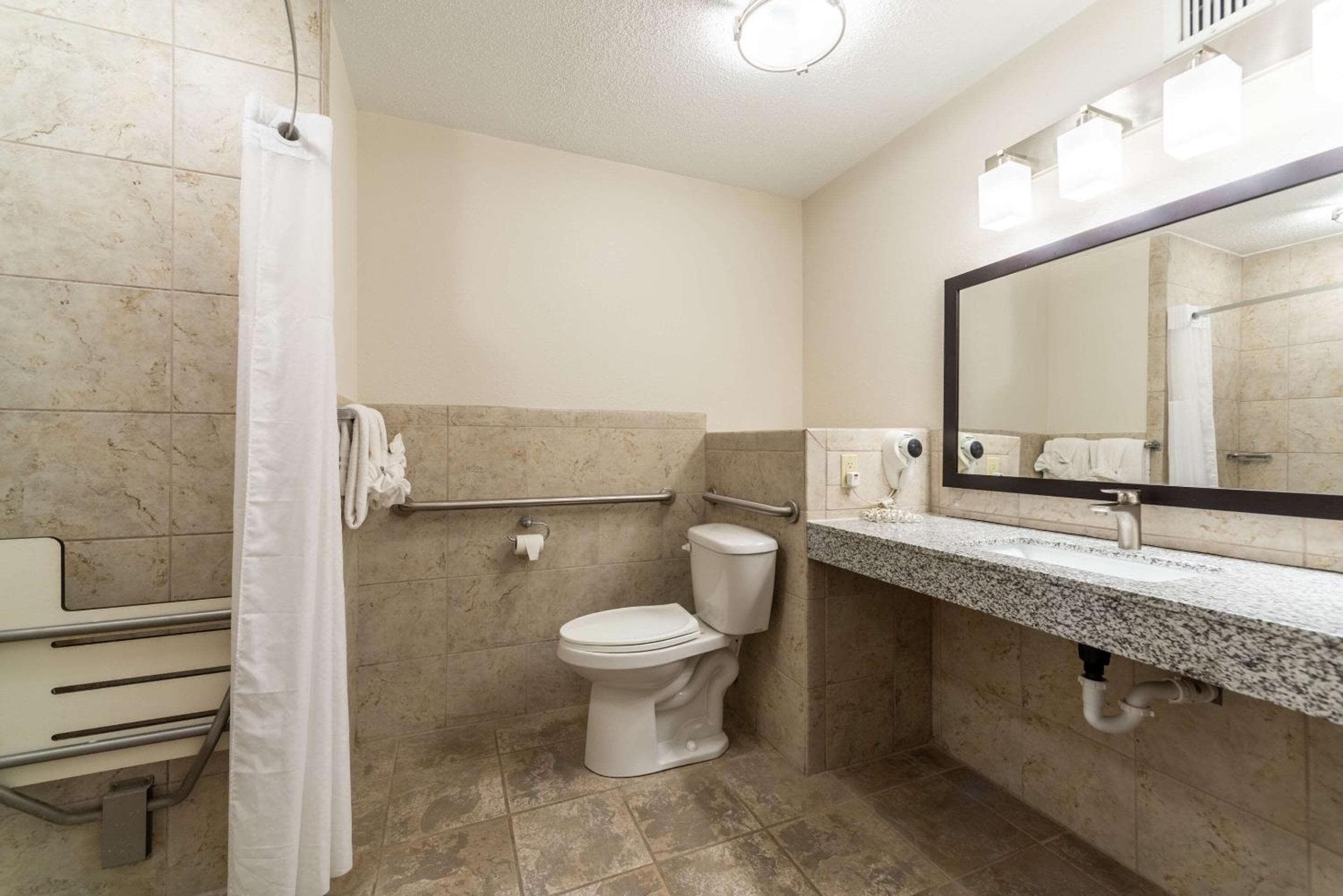 Quality Inn & Suites Vandalia near I-70 and Hwy 51