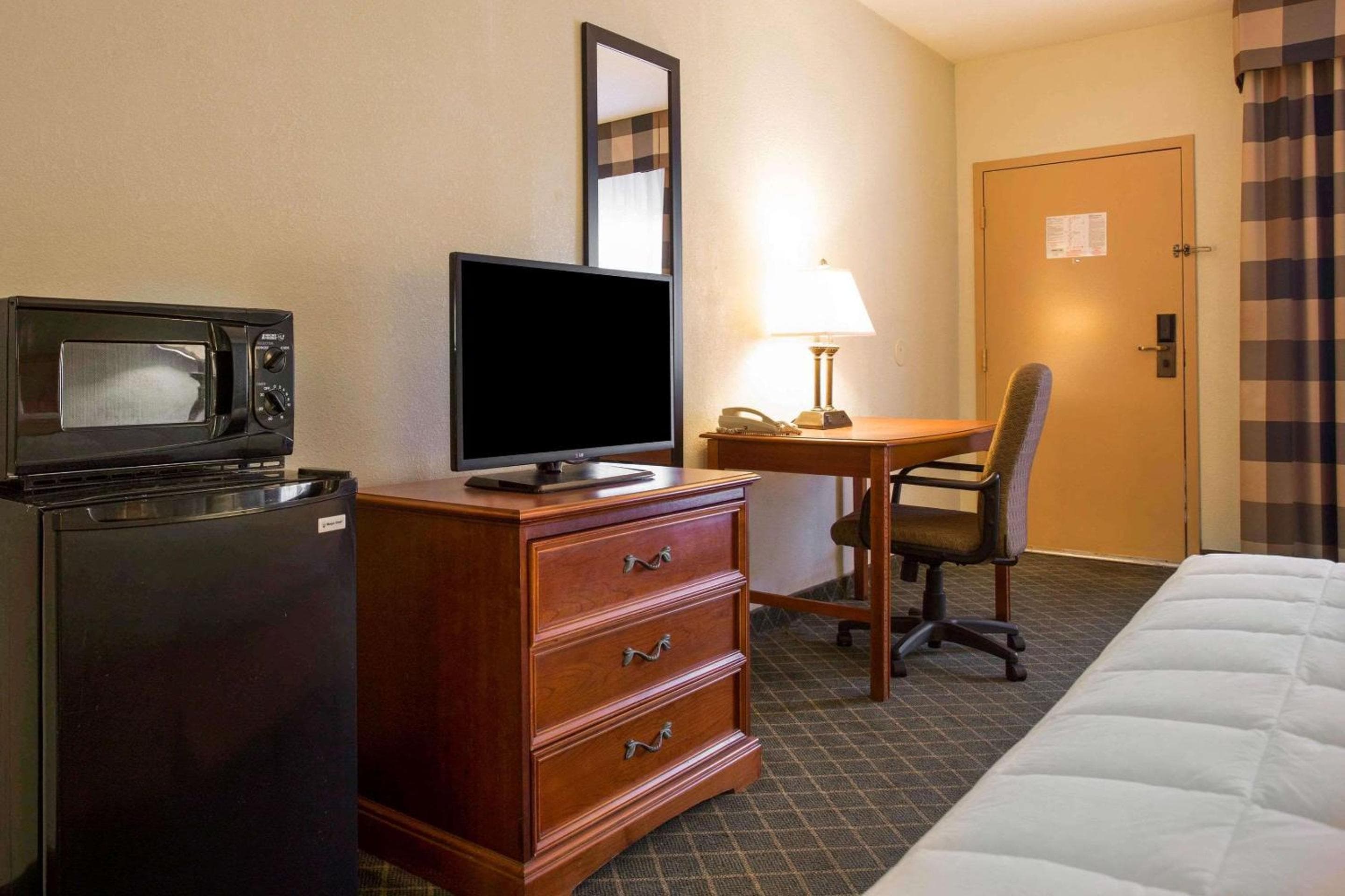 Clarion Inn & Suites Aiken South