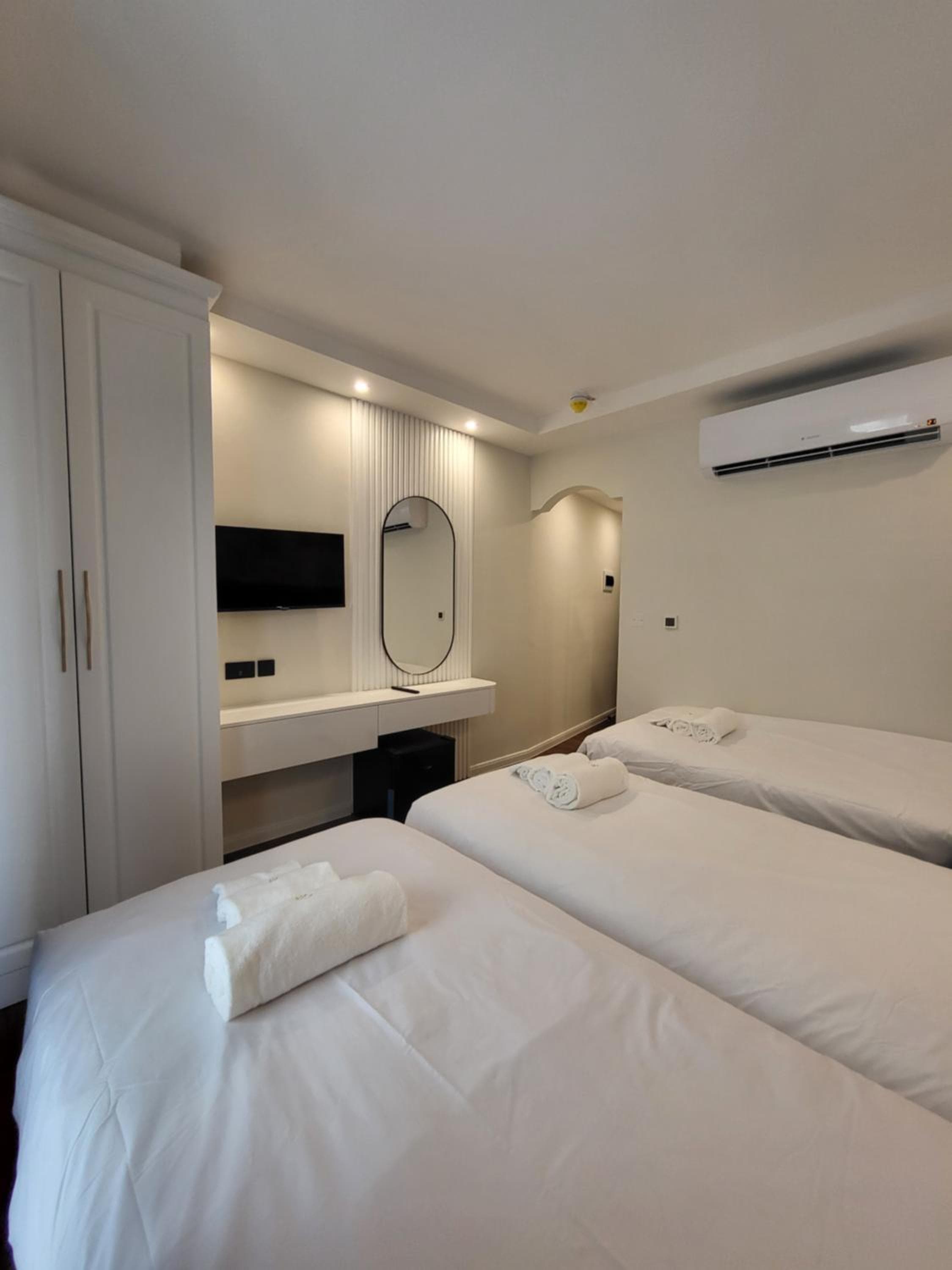 Carlton Hotel