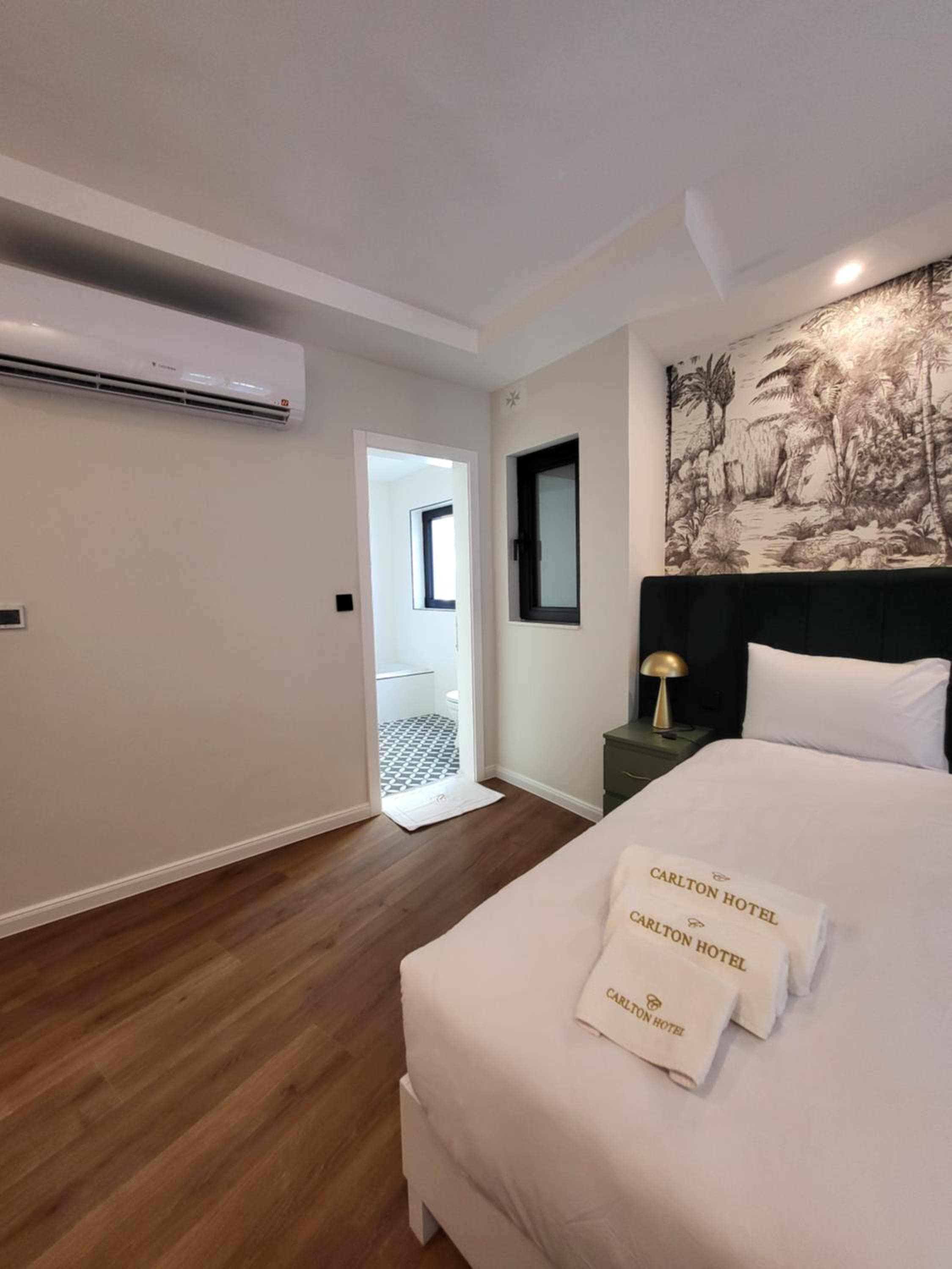 Carlton Hotel