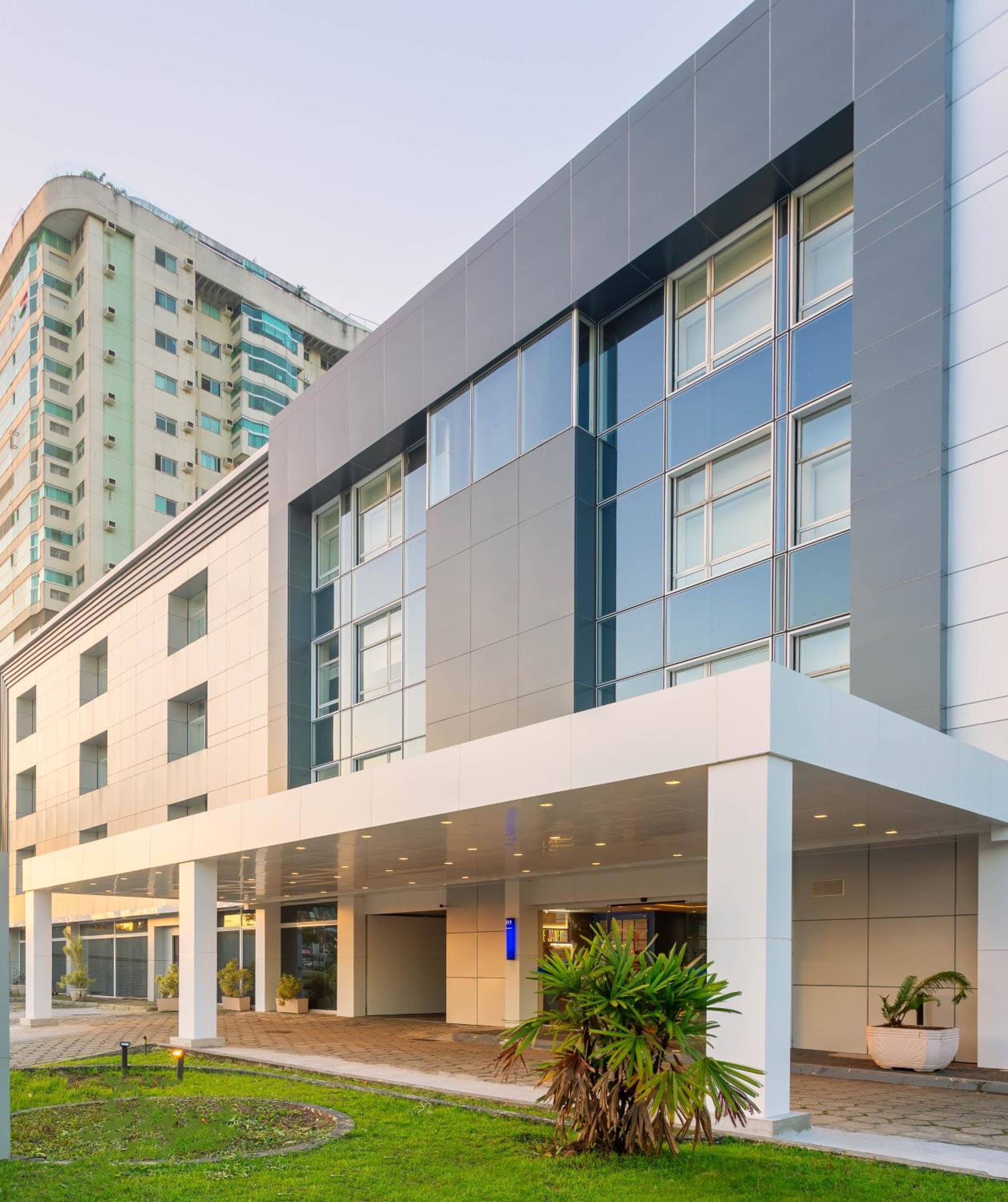 DOM Barra Hotel
