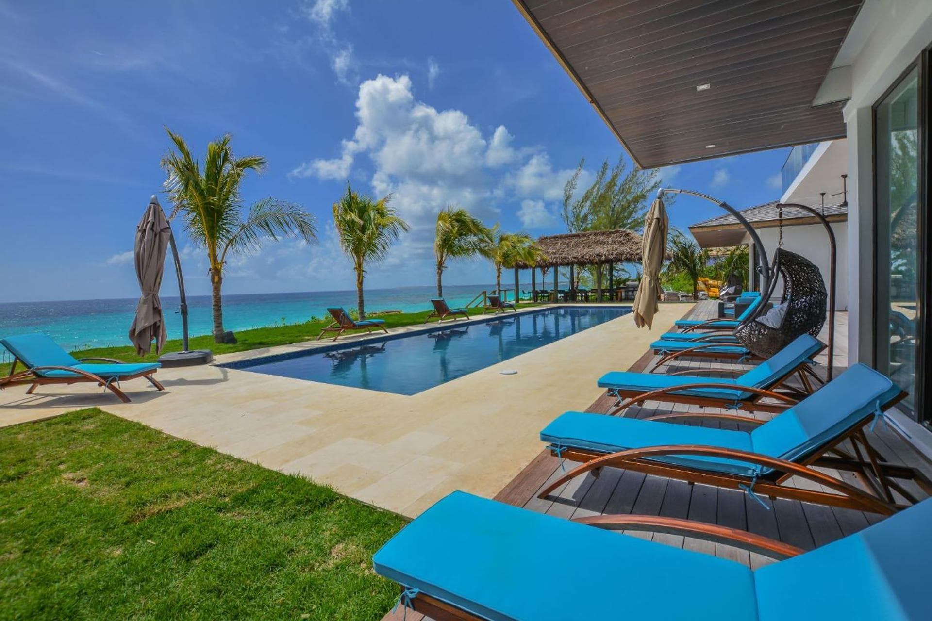 Luxurious Ocean Front Mansion in The Bahamas