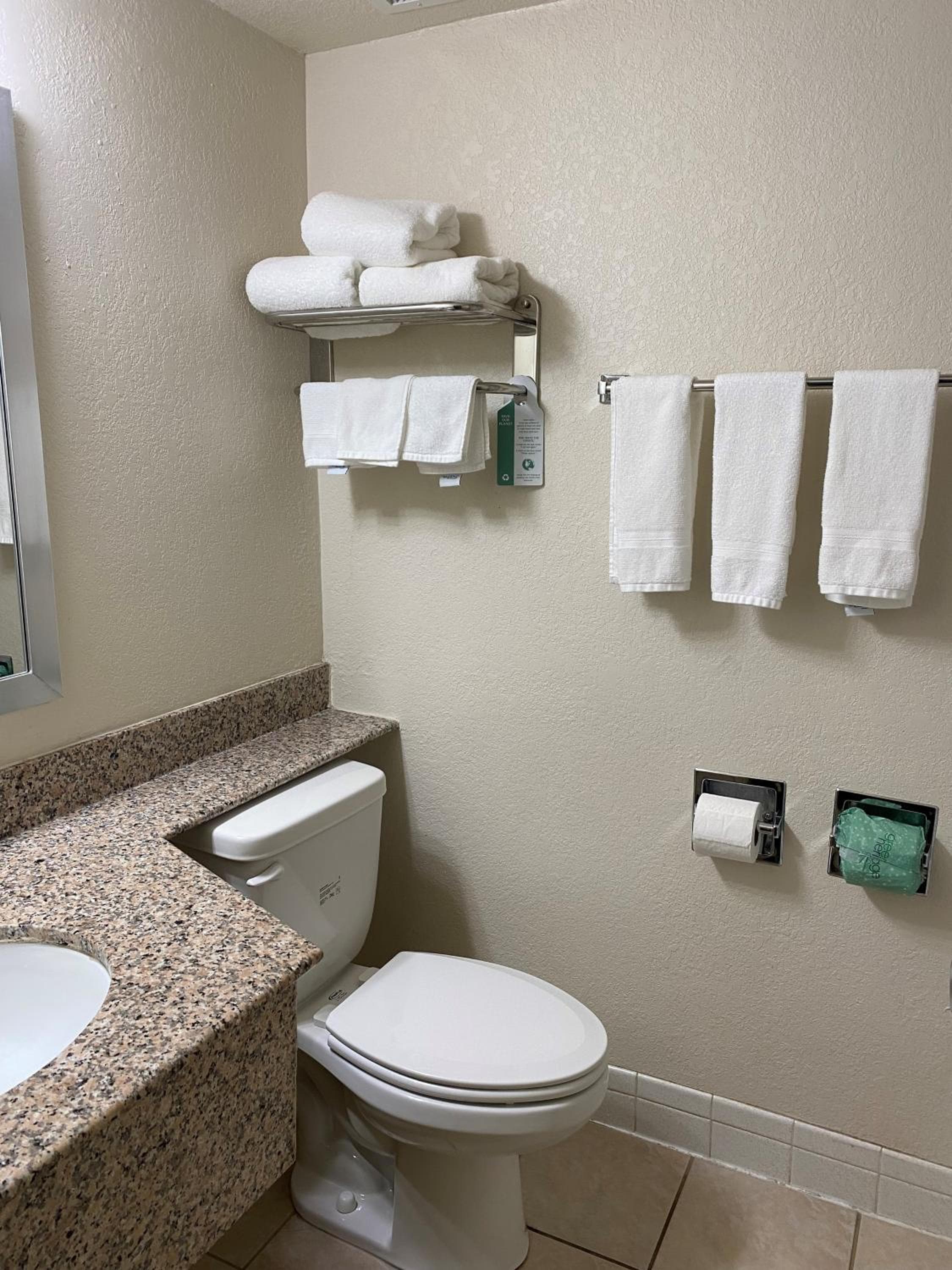Travelodge by Wyndham Iowa City