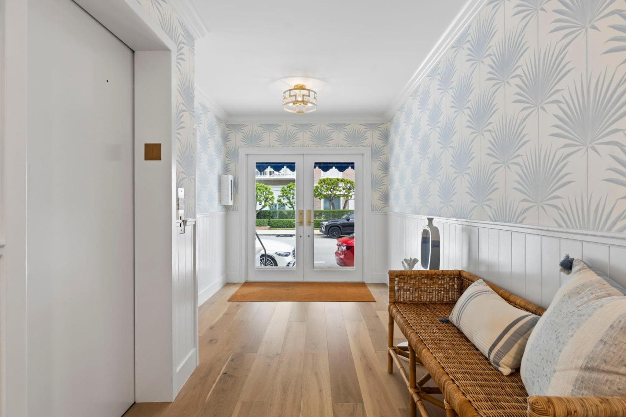 Boutique condo w oceanfront & concierge