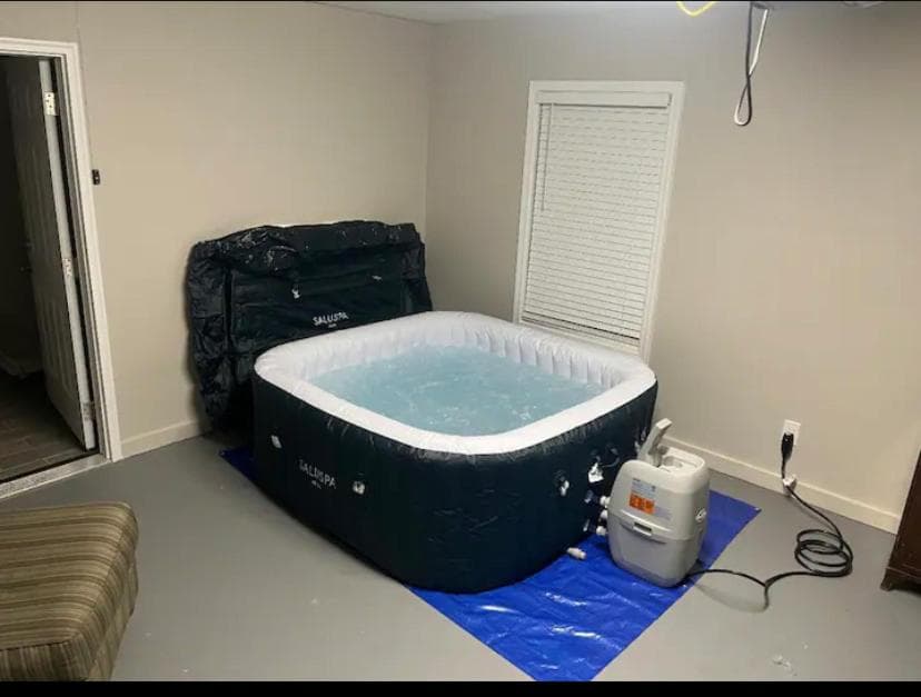 Queen Suite with Wifi Hot Tub Room Movie Theater Room4