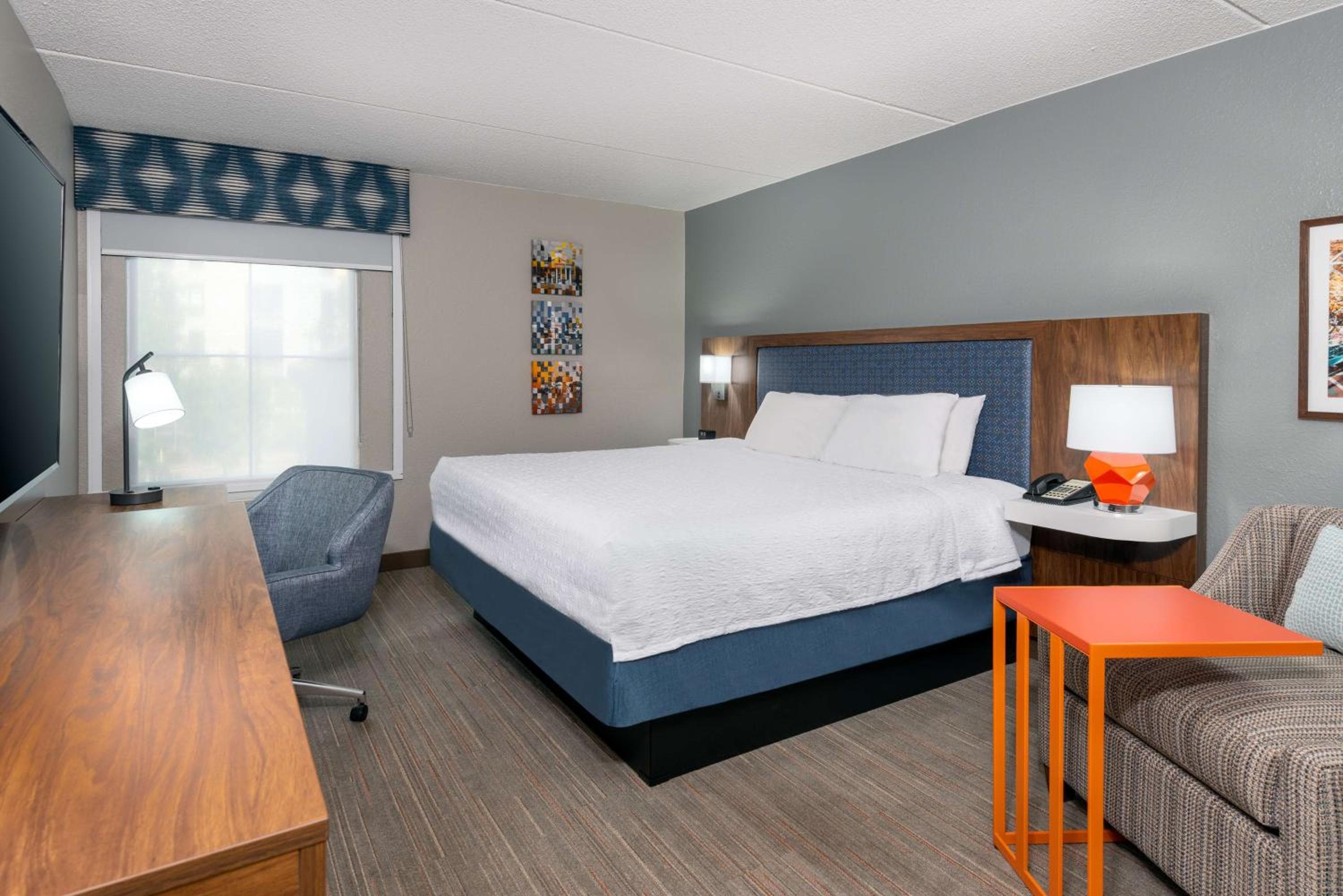 Hampton Inn & Suites Charlottesville at the University