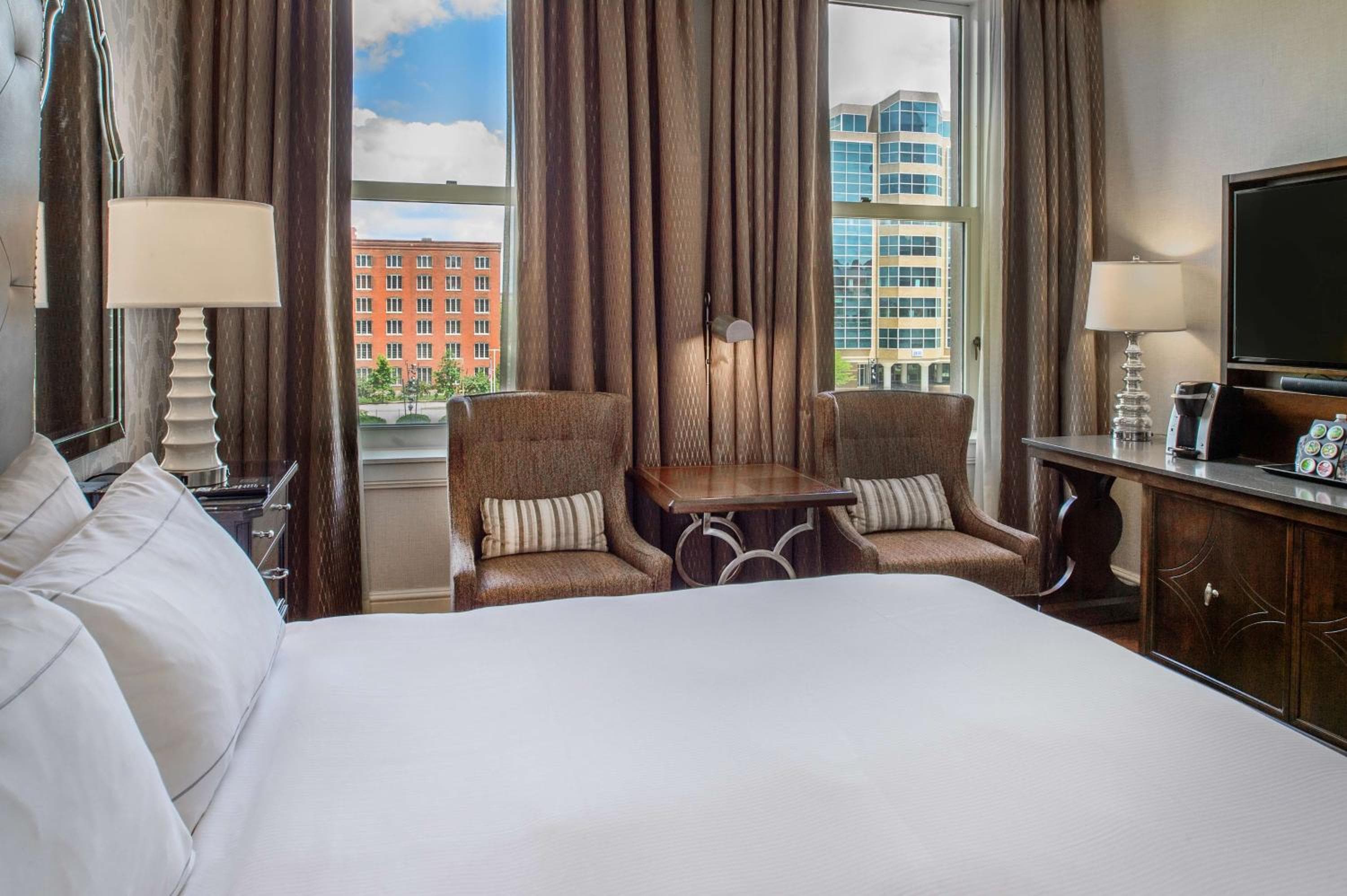 St. Louis Union Station Hotel, Curio Collection by Hilton