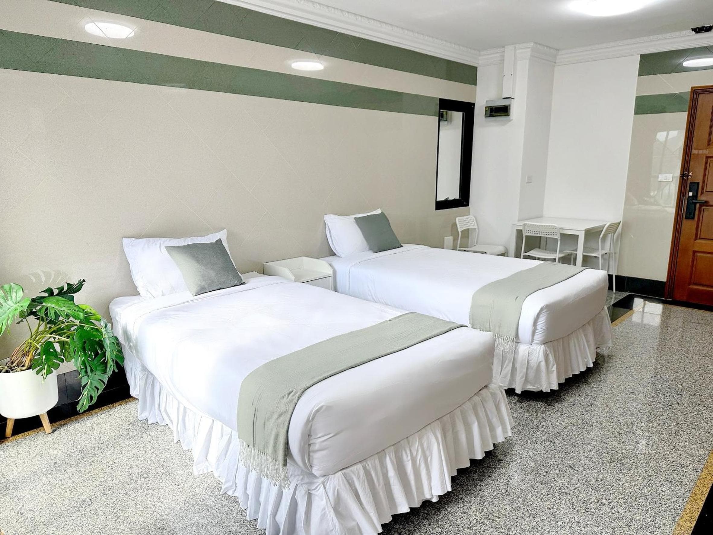 Center Bangkok Suite next to Platinum mall