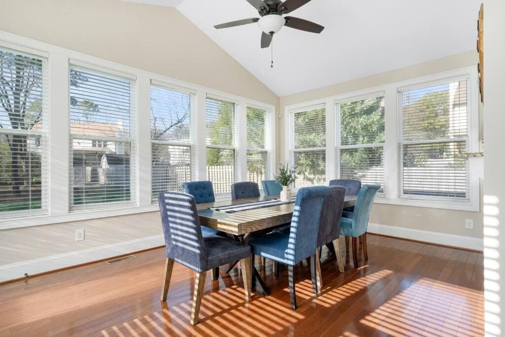 Spacious Family Getaway ~ Fire Pit~ Private Office