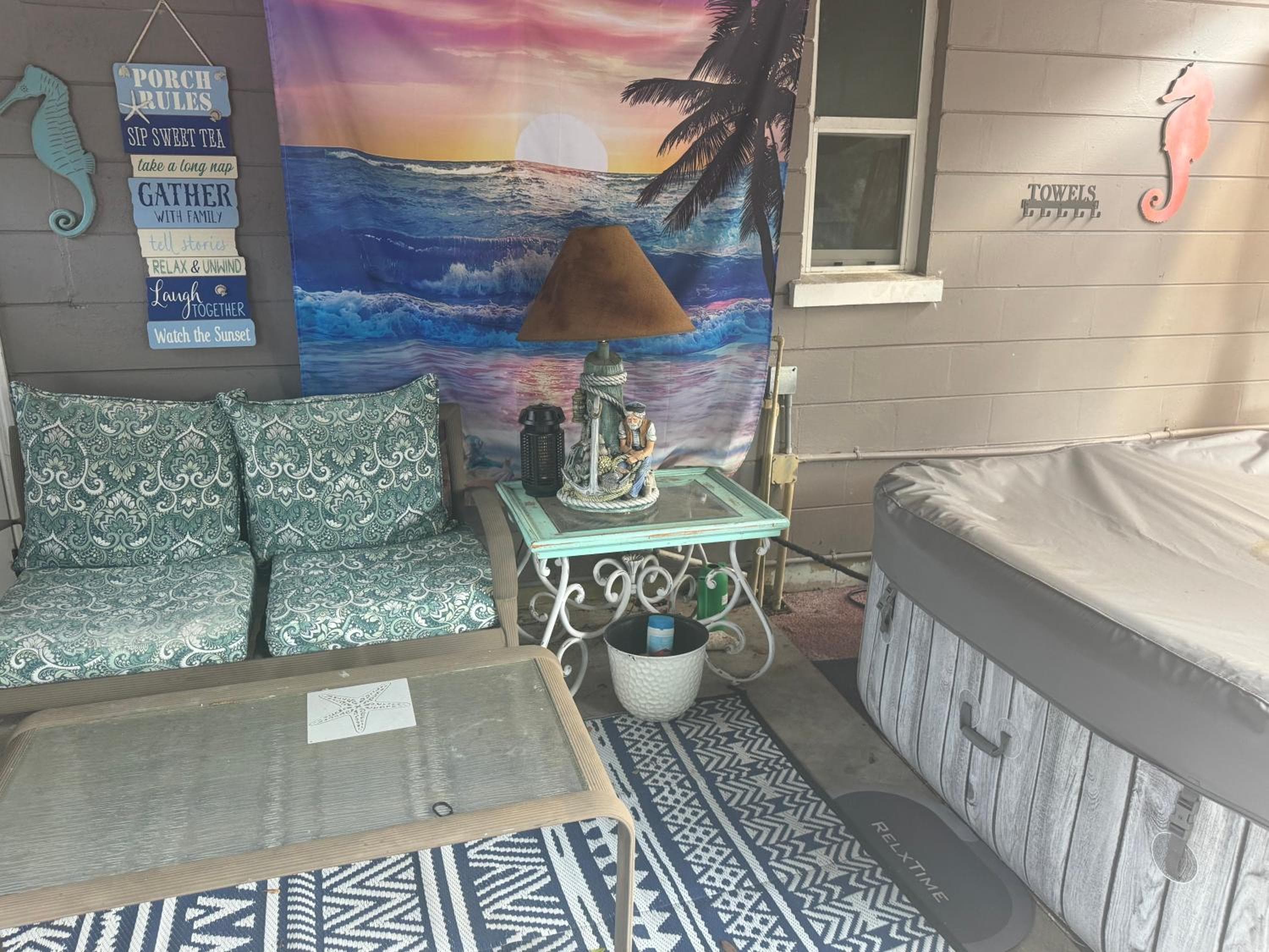 Coastal Cottage Beach retreat jacuzzi firepit
