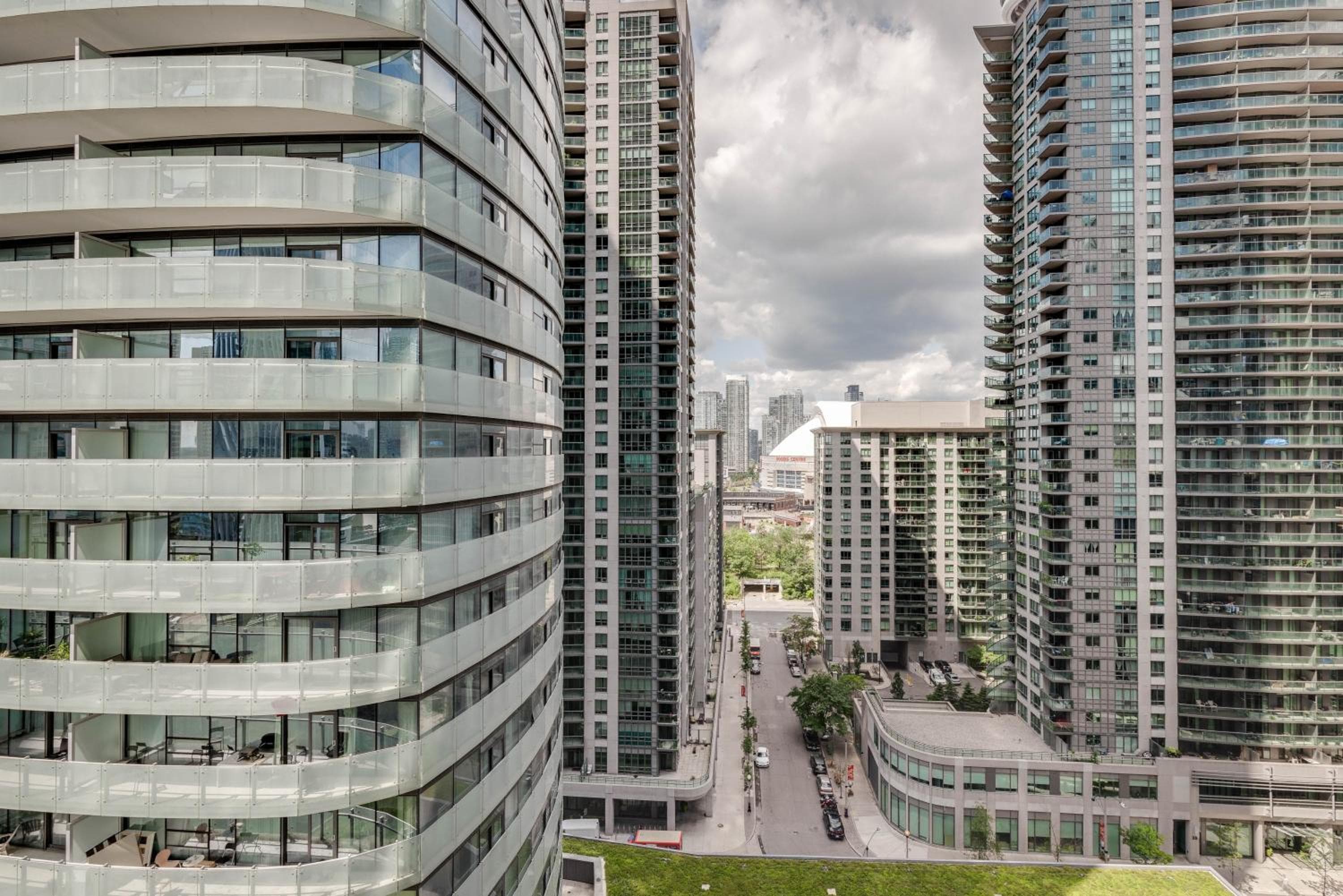 StayToronto - The York Suites