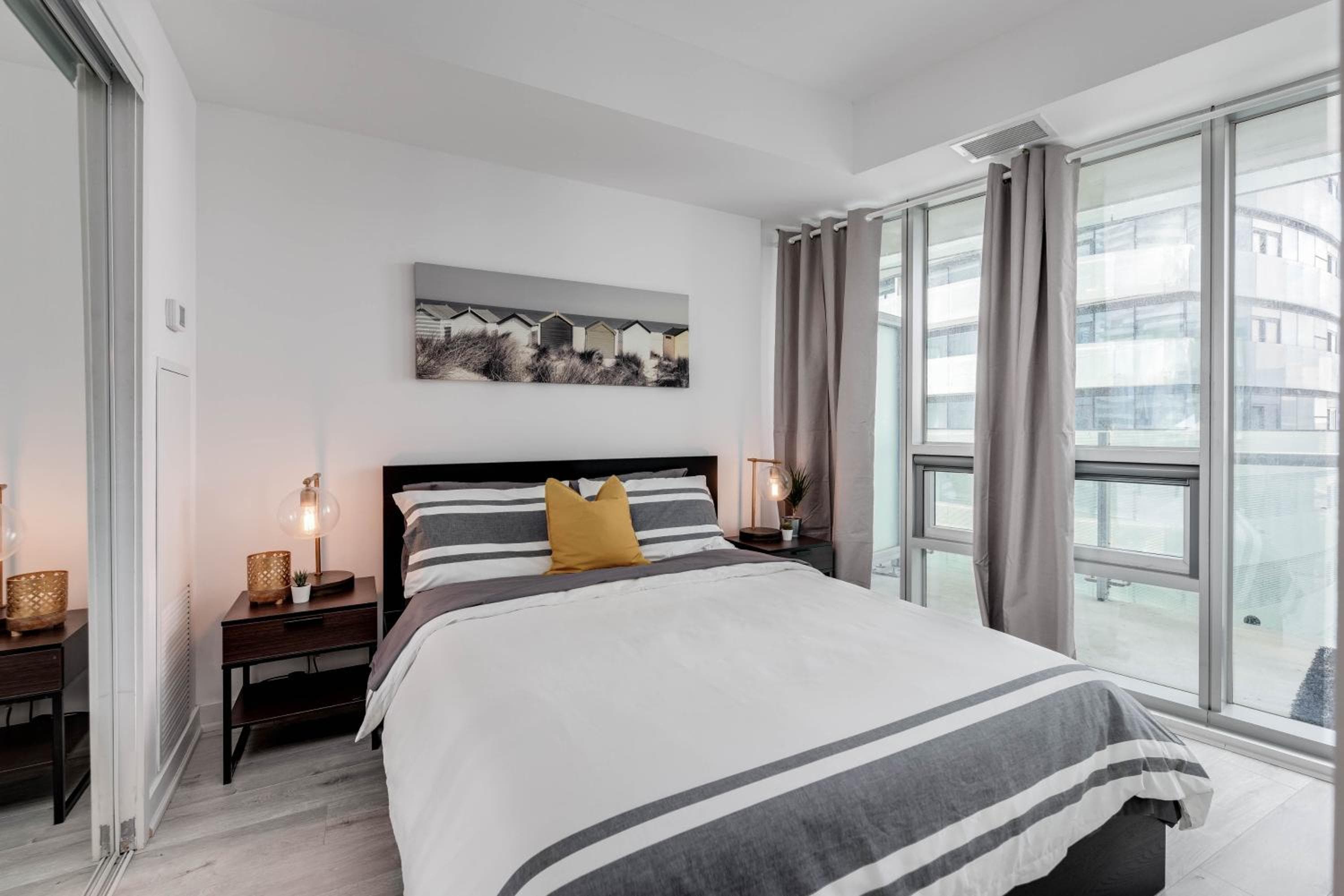 StayToronto - The York Suites