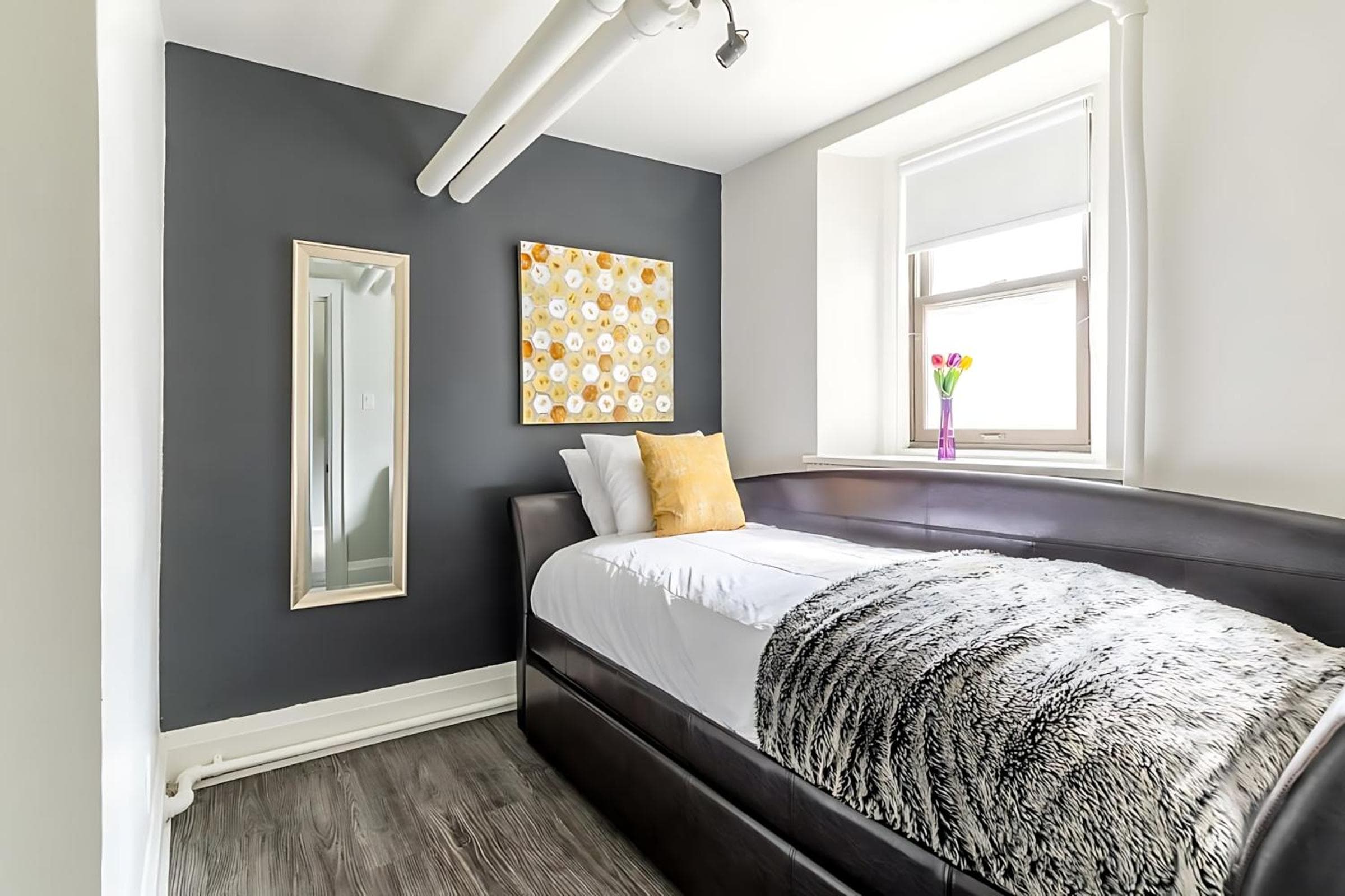 Modern 2BR Condo - Centrally Located Downtown