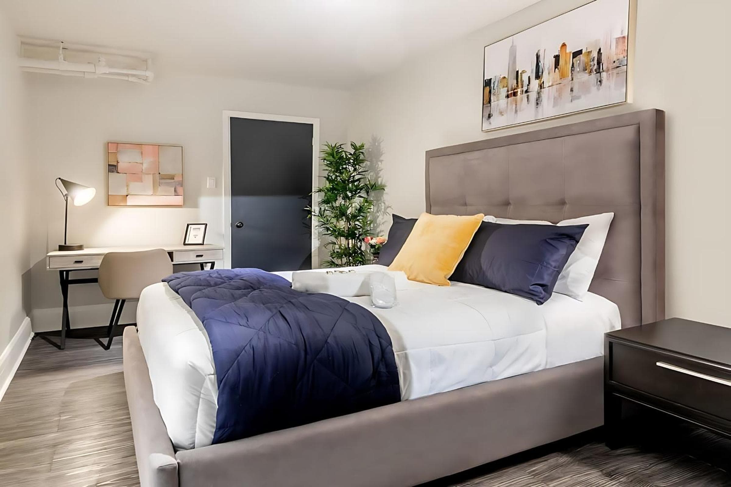 Modern 2BR Condo - Centrally Located Downtown