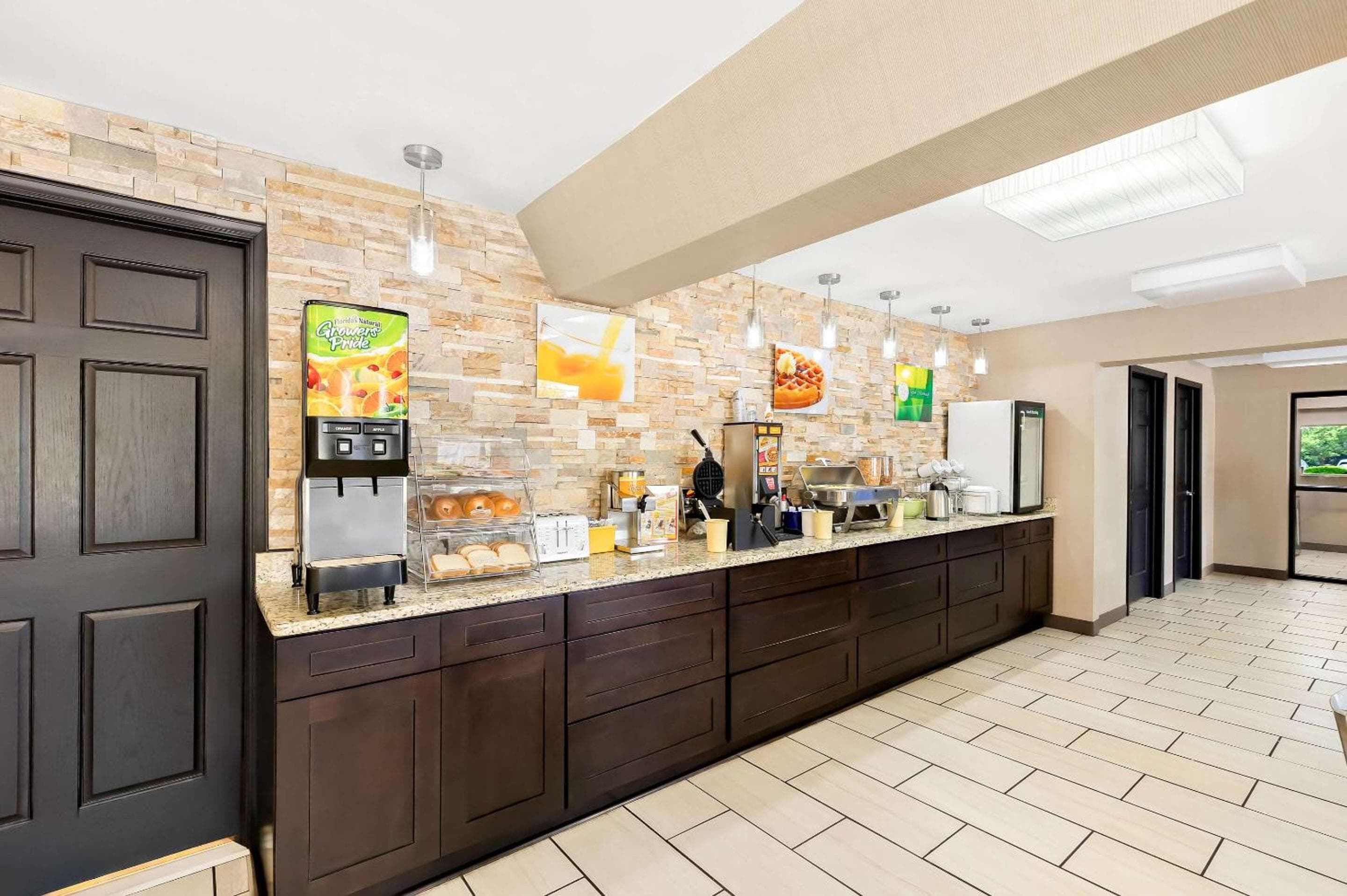 Quality Inn Middleburg Heights near Cleveland Airport