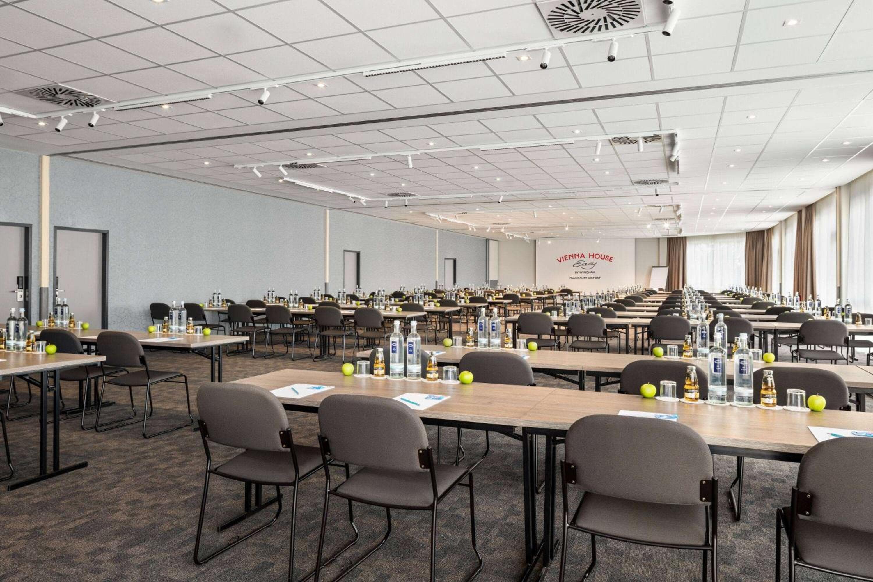 Sunday Hotel Frankfurt Airport Kelsterbach