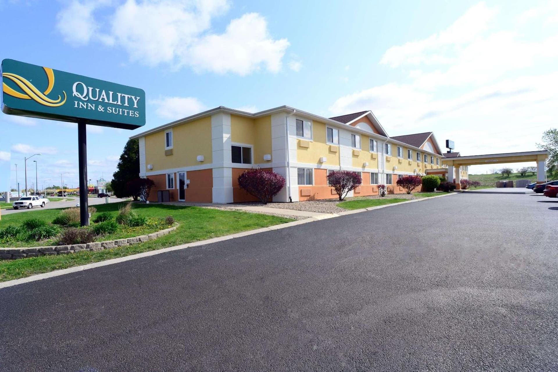 Quality Inn & Suites Springfield Southwest near I-72