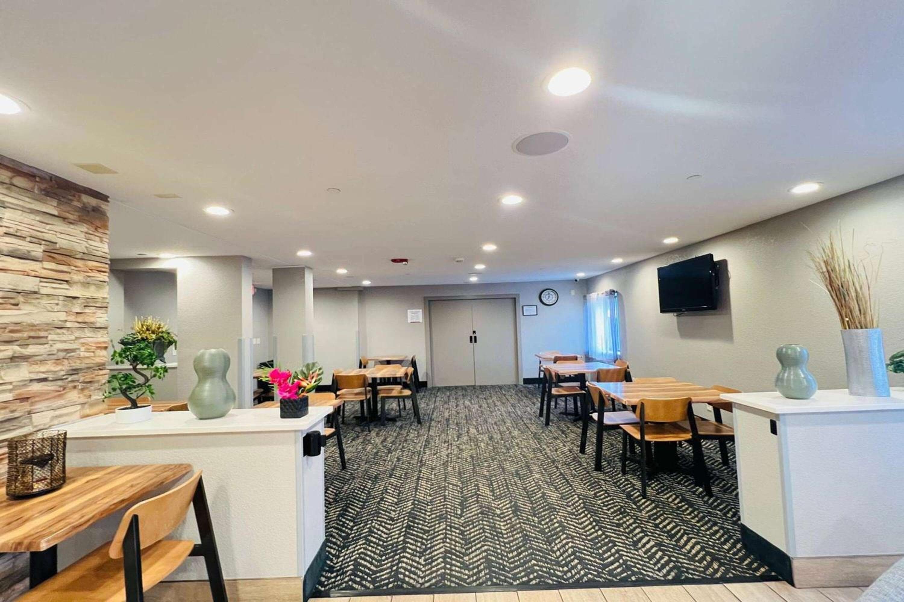 AmericInn by Wyndham Glendale Milwaukee