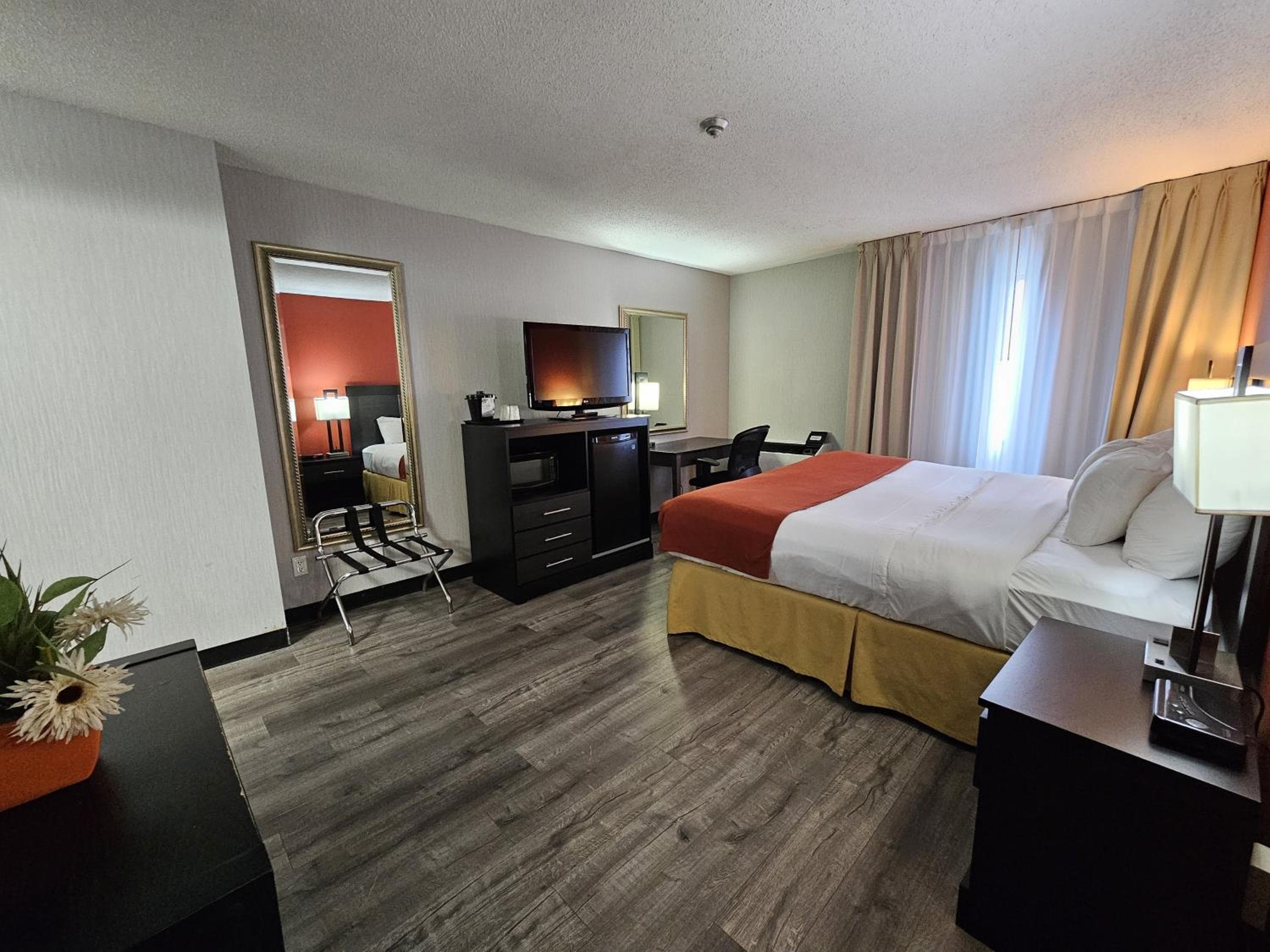 Quality Inn & Suites 5585 Ambler Drive Mississauga Ontario
