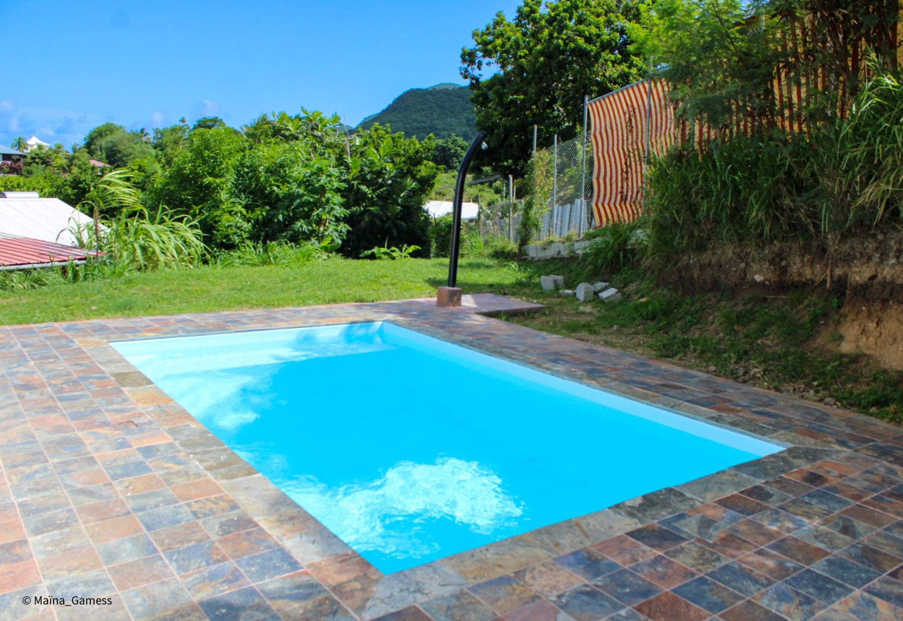 Havre de détente, F2 et studio en bas de villa avec piscine