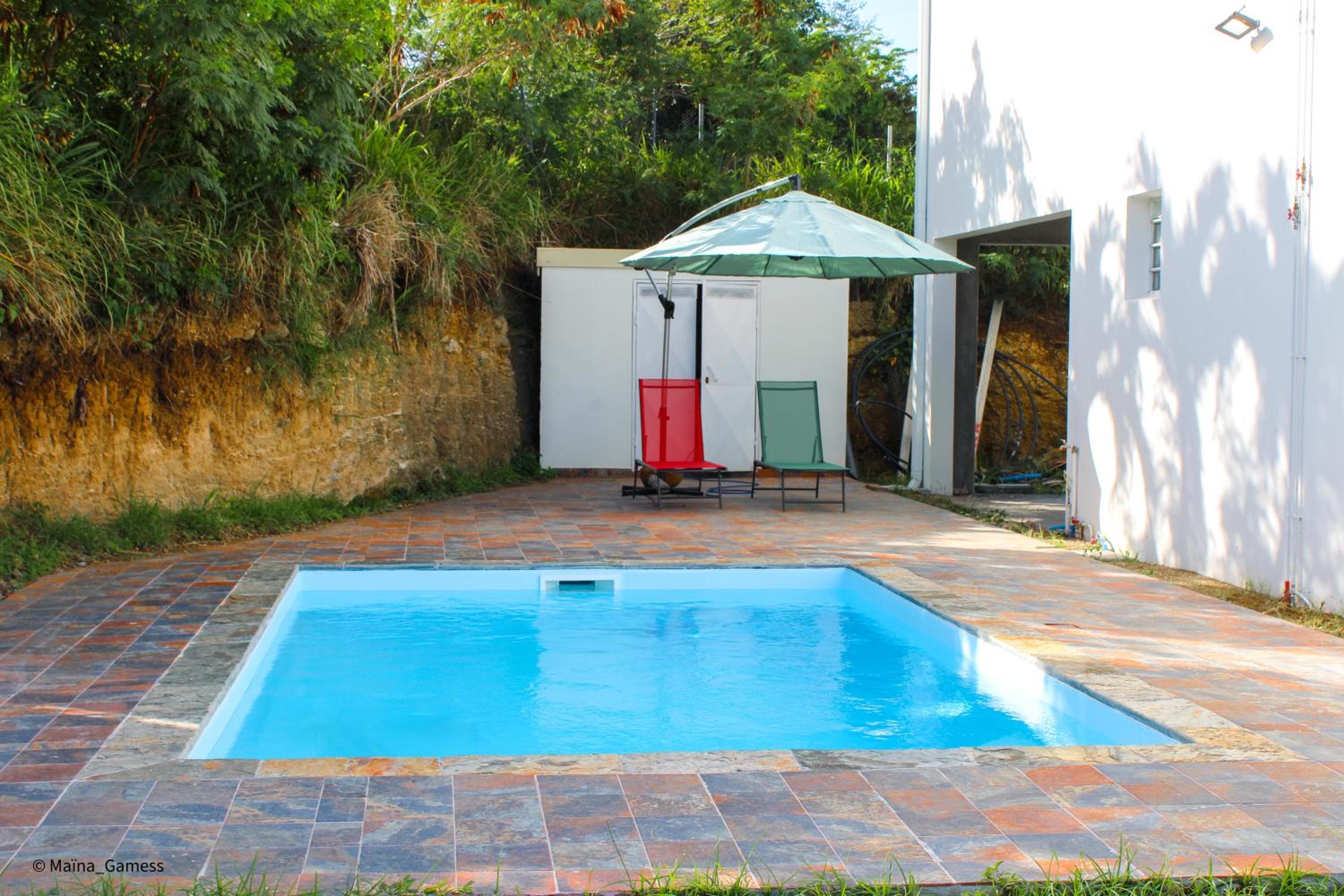 Havre de détente, F2 et studio en bas de villa avec piscine