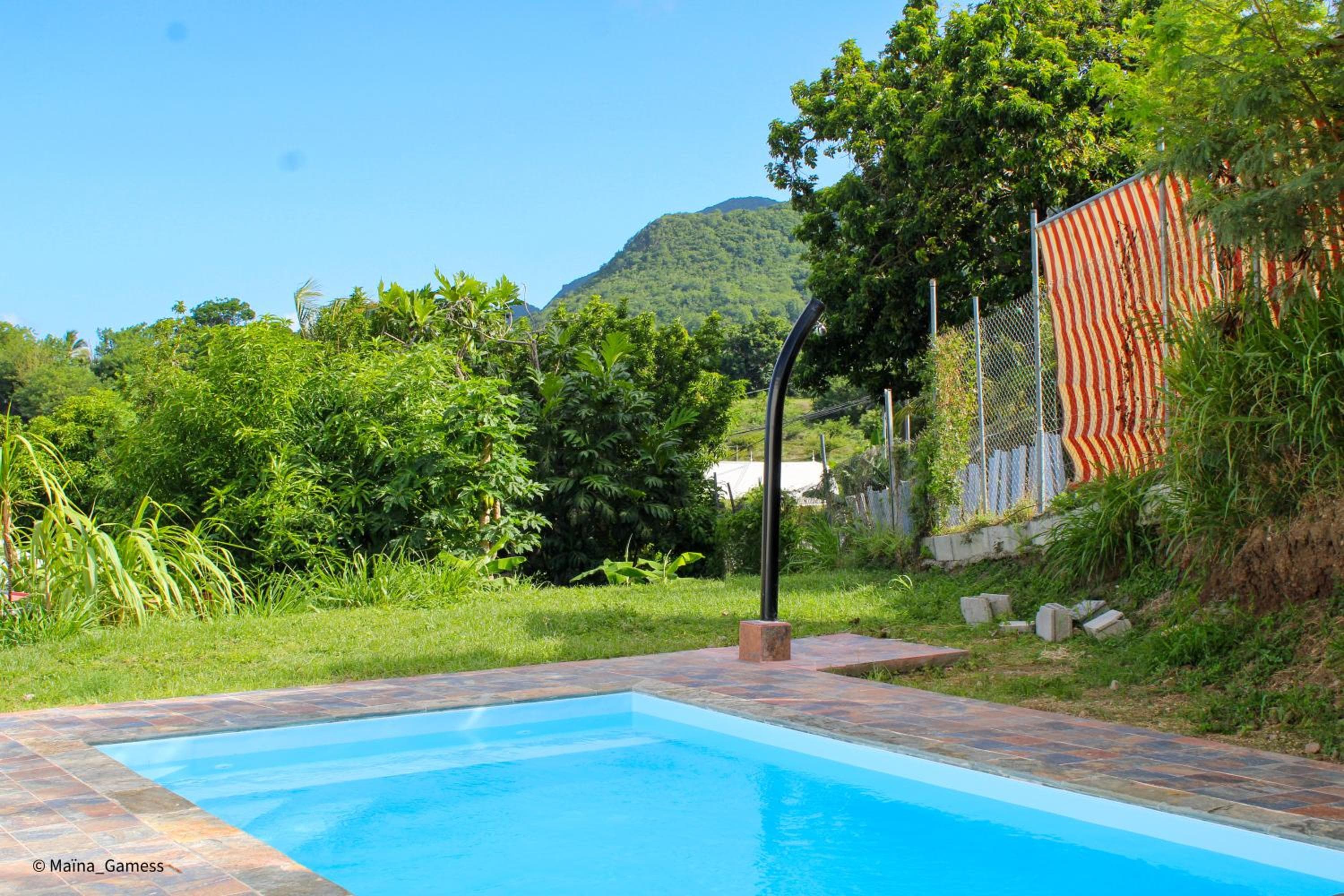 Havre de détente, F2 et studio en bas de villa avec piscine