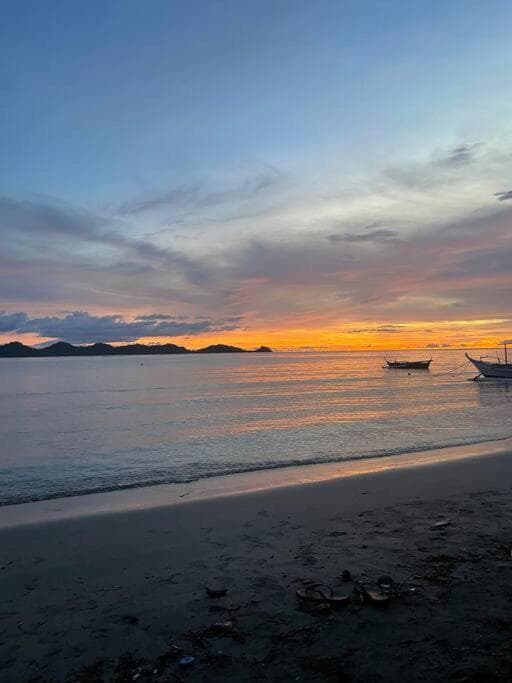 Secluded 4BD Beach Villa, Fast Wifi, Pet Friendly