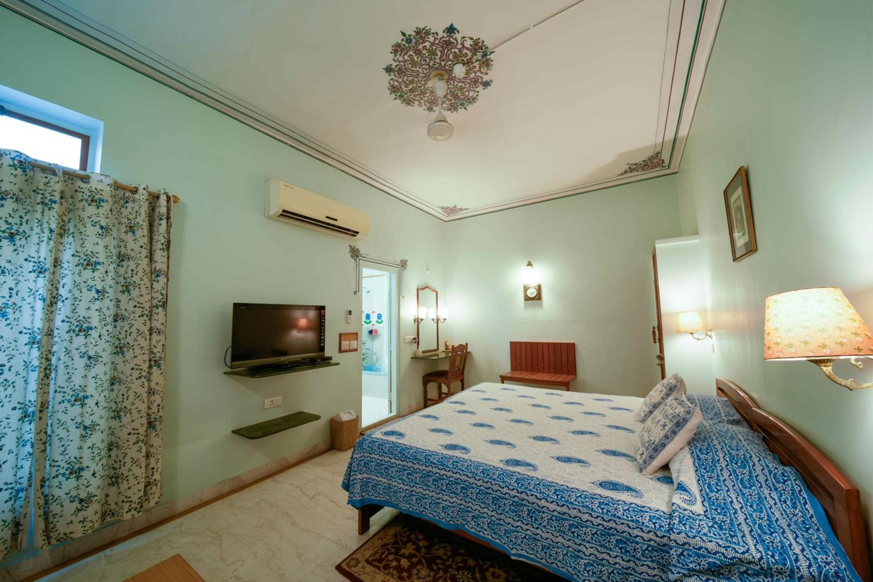 Hotel Arya Niwas