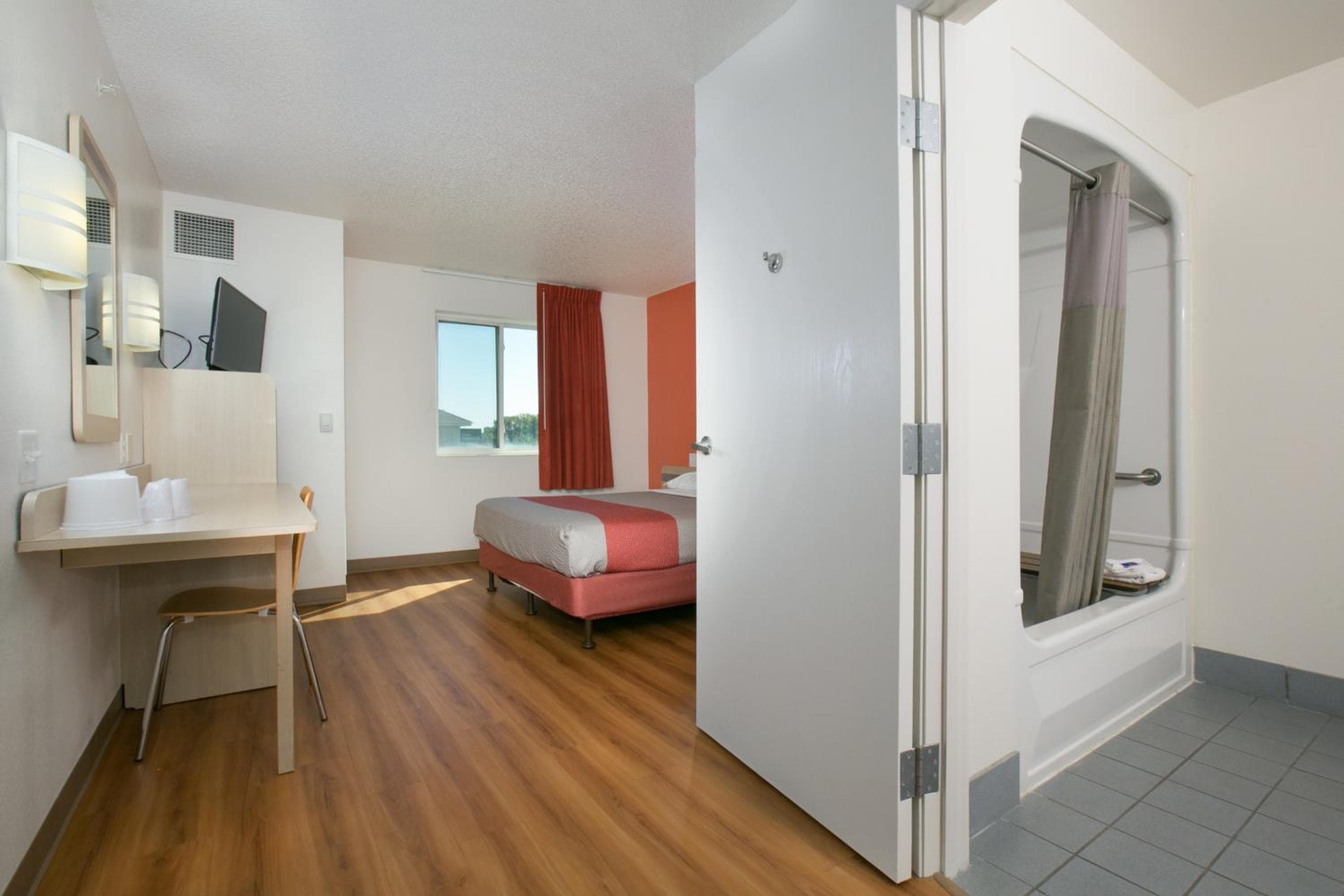 Motel 6-Brooklyn Center, MN - Minneapolis