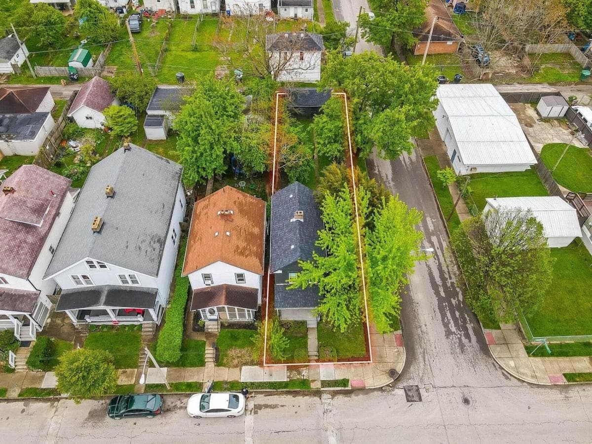 The Hungarian Village Spot - 2 BR and Fenced Yard
