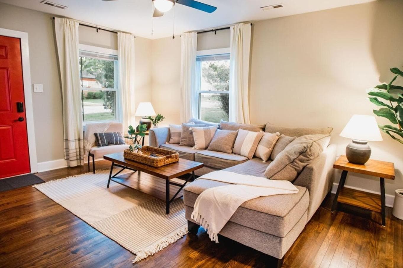 Convenient to Park Circle and Downtown Charleston