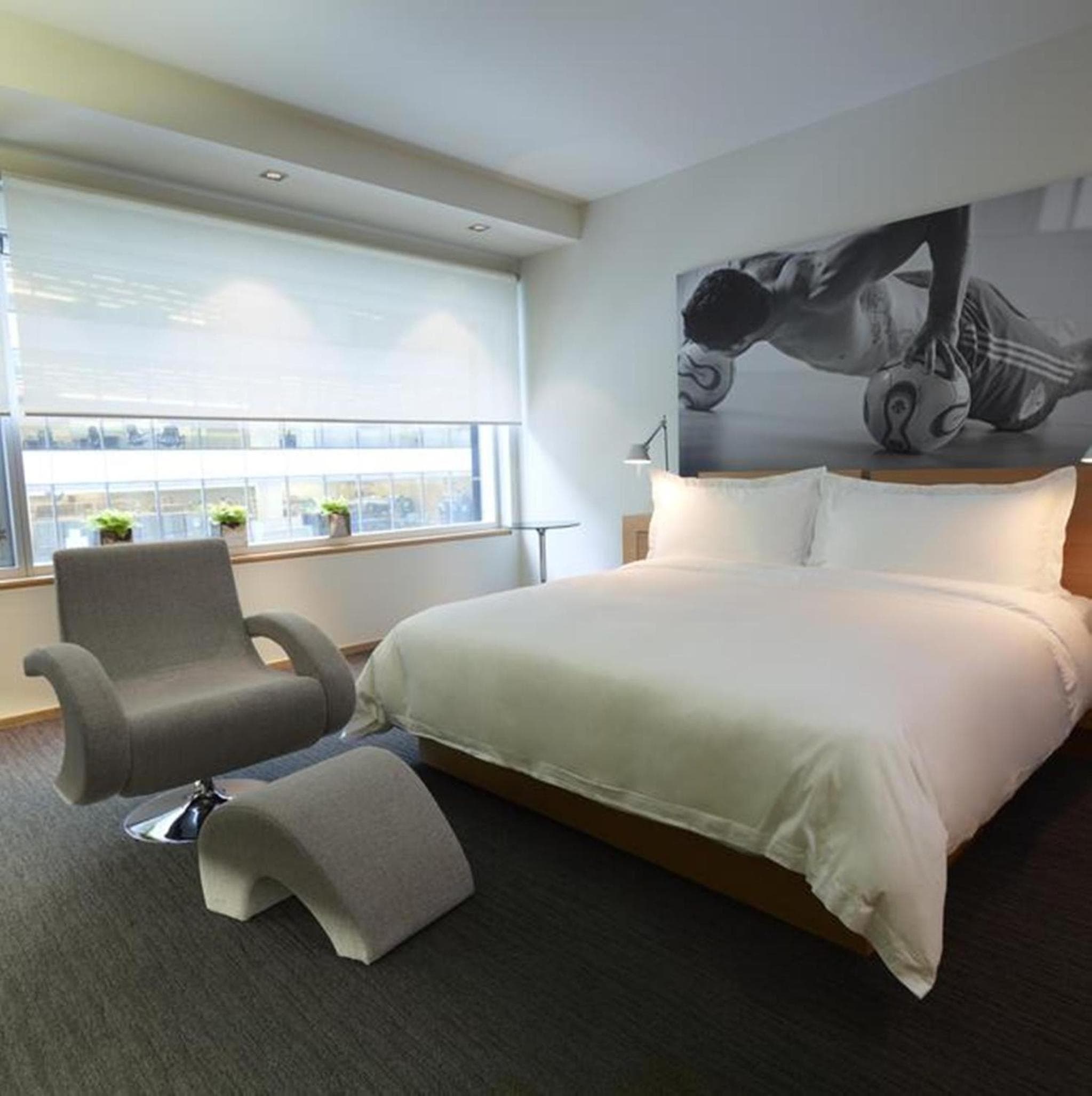Le Germain Hotel Maple Leaf Square