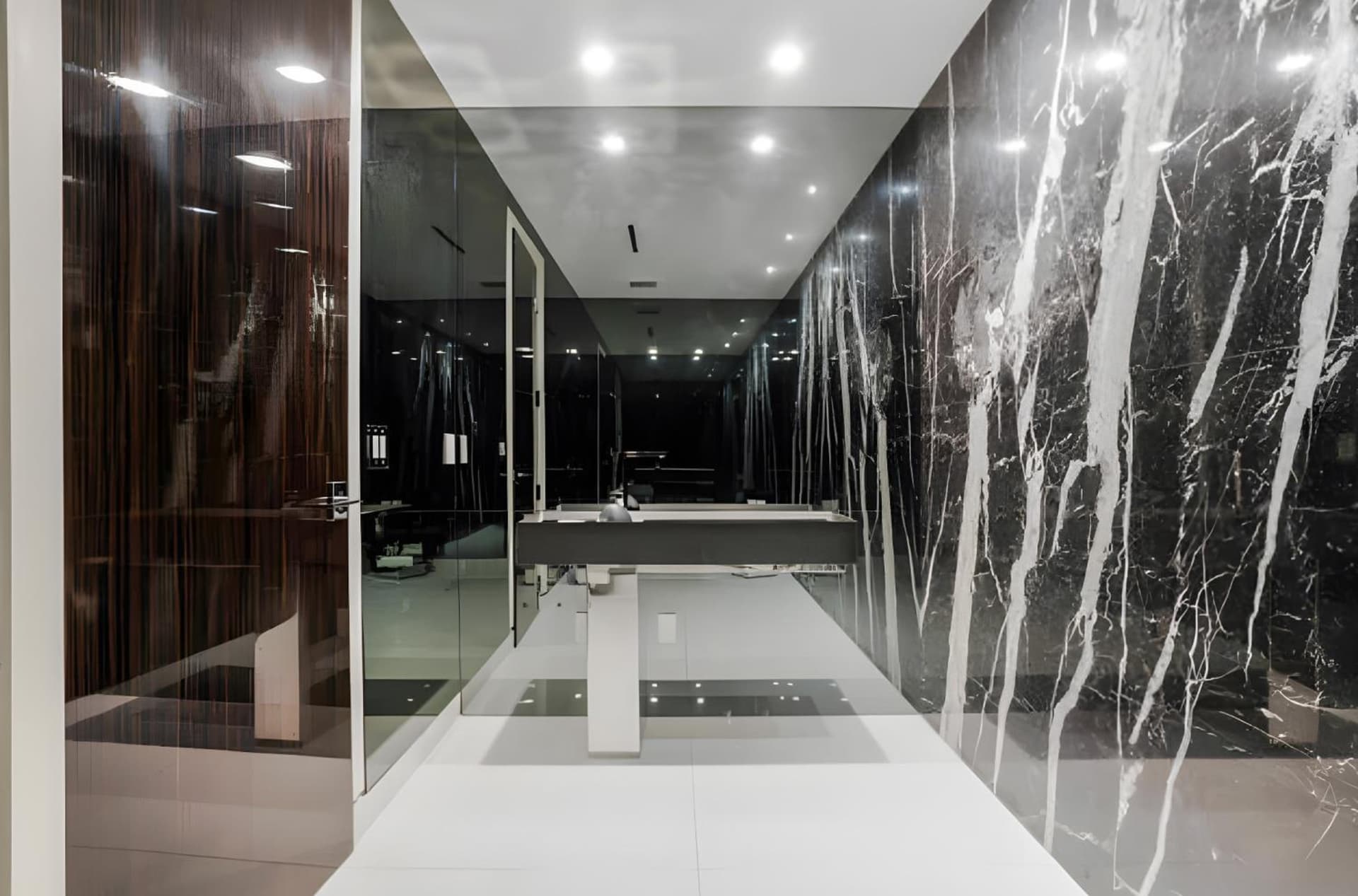 Sleek Grand Villa in Beverly Hills