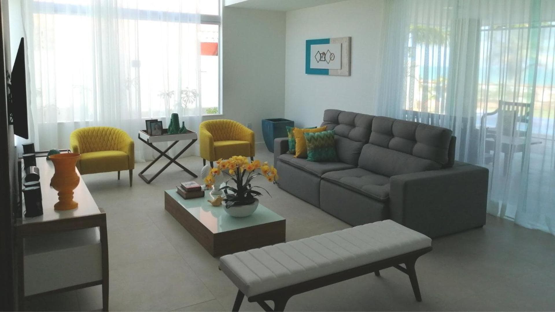 Beachfront House with 5 Suites in Guarajuba