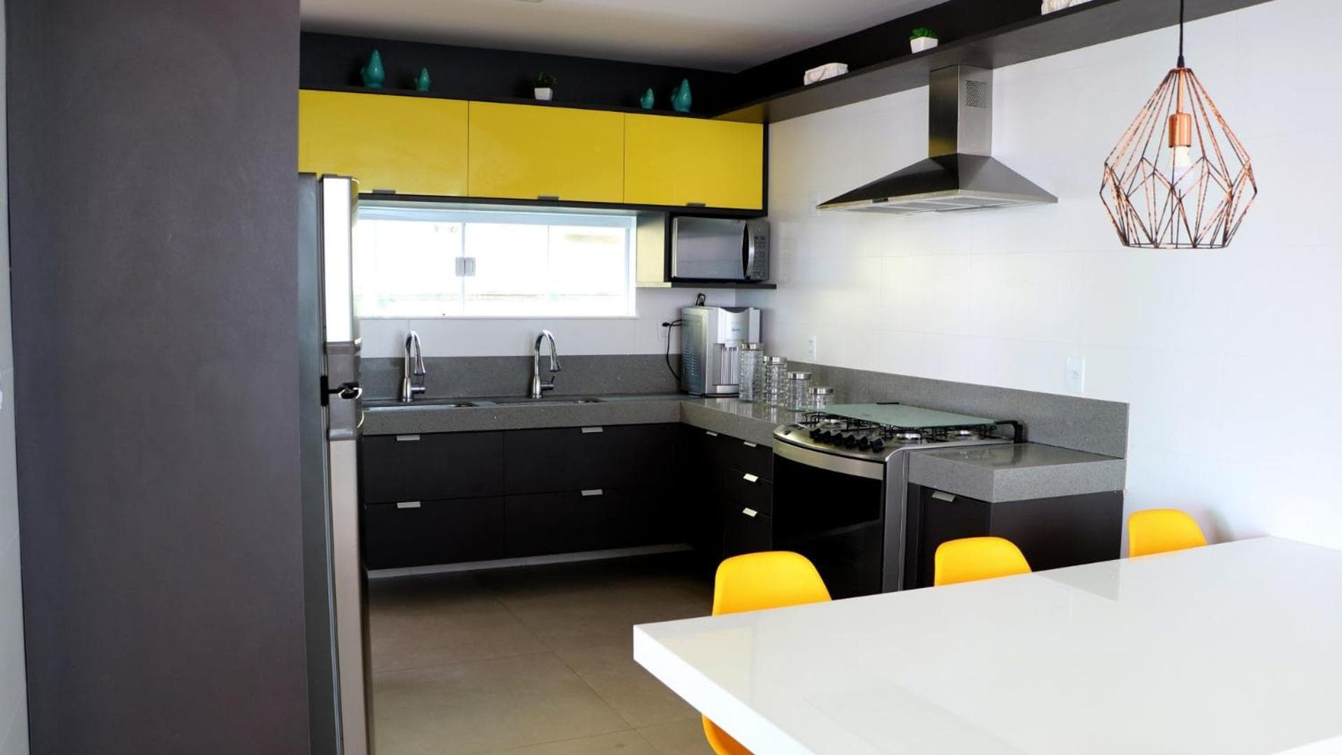 Beachfront House with 5 Suites in Guarajuba
