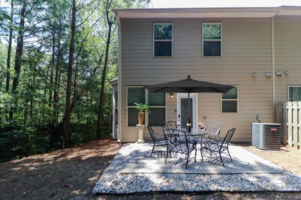 Luxury Atlanta Home with King Bed and Yard