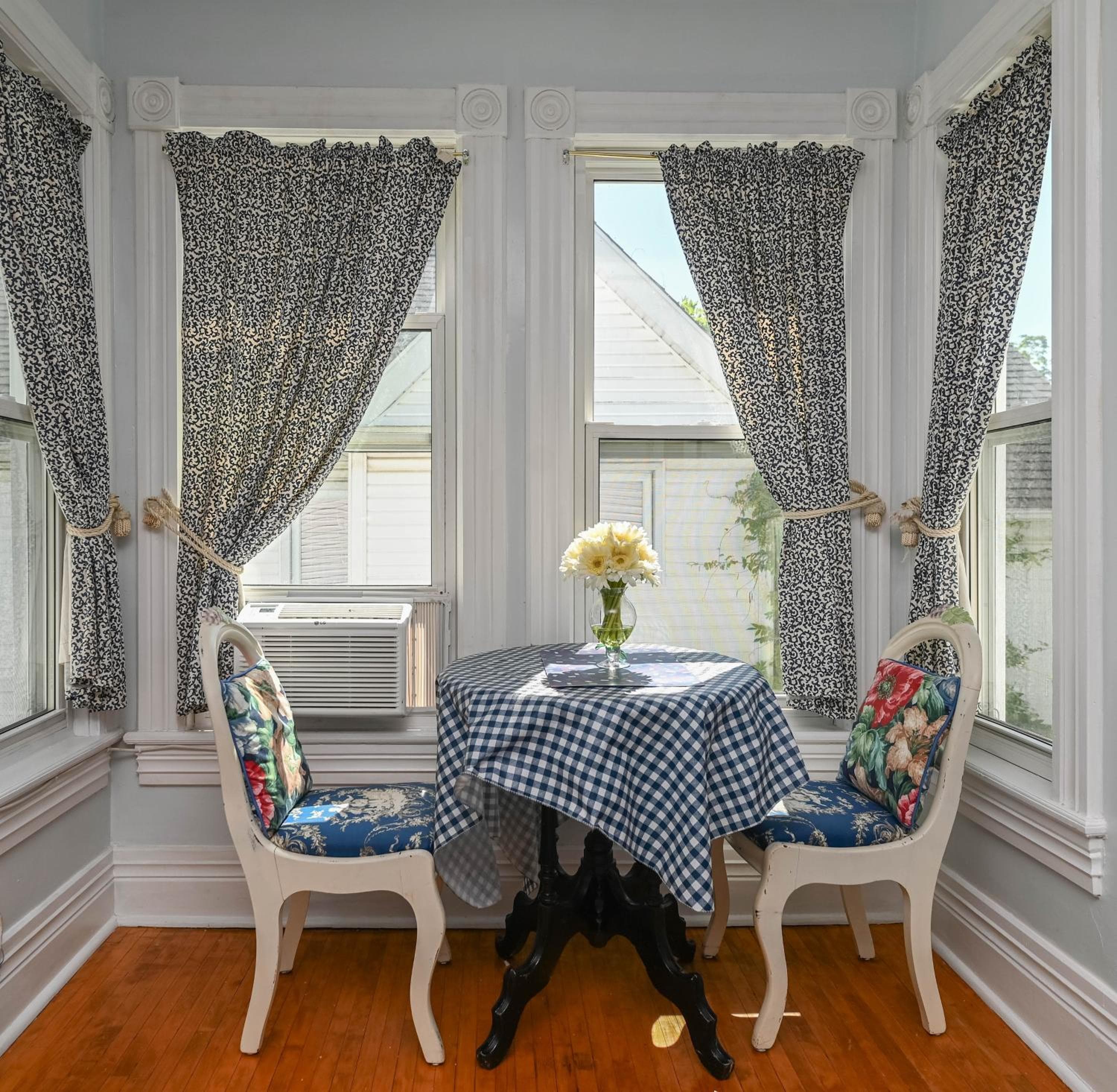 Niagara Inn Bed and Breakfast