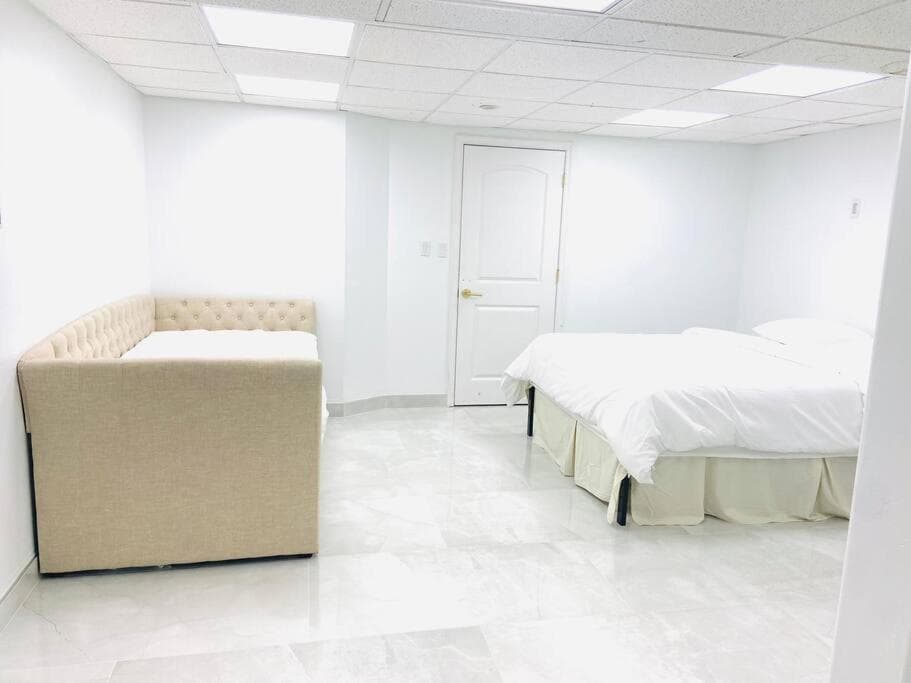 Pristine-WhiteHouse PrivateSpace