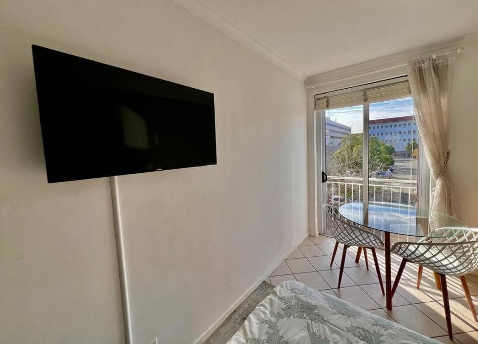 Escape to 205 in Stellenbosch central-free parking