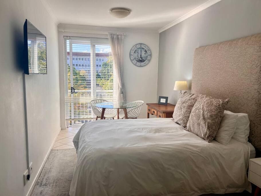 Escape to 205 in Stellenbosch central-free parking