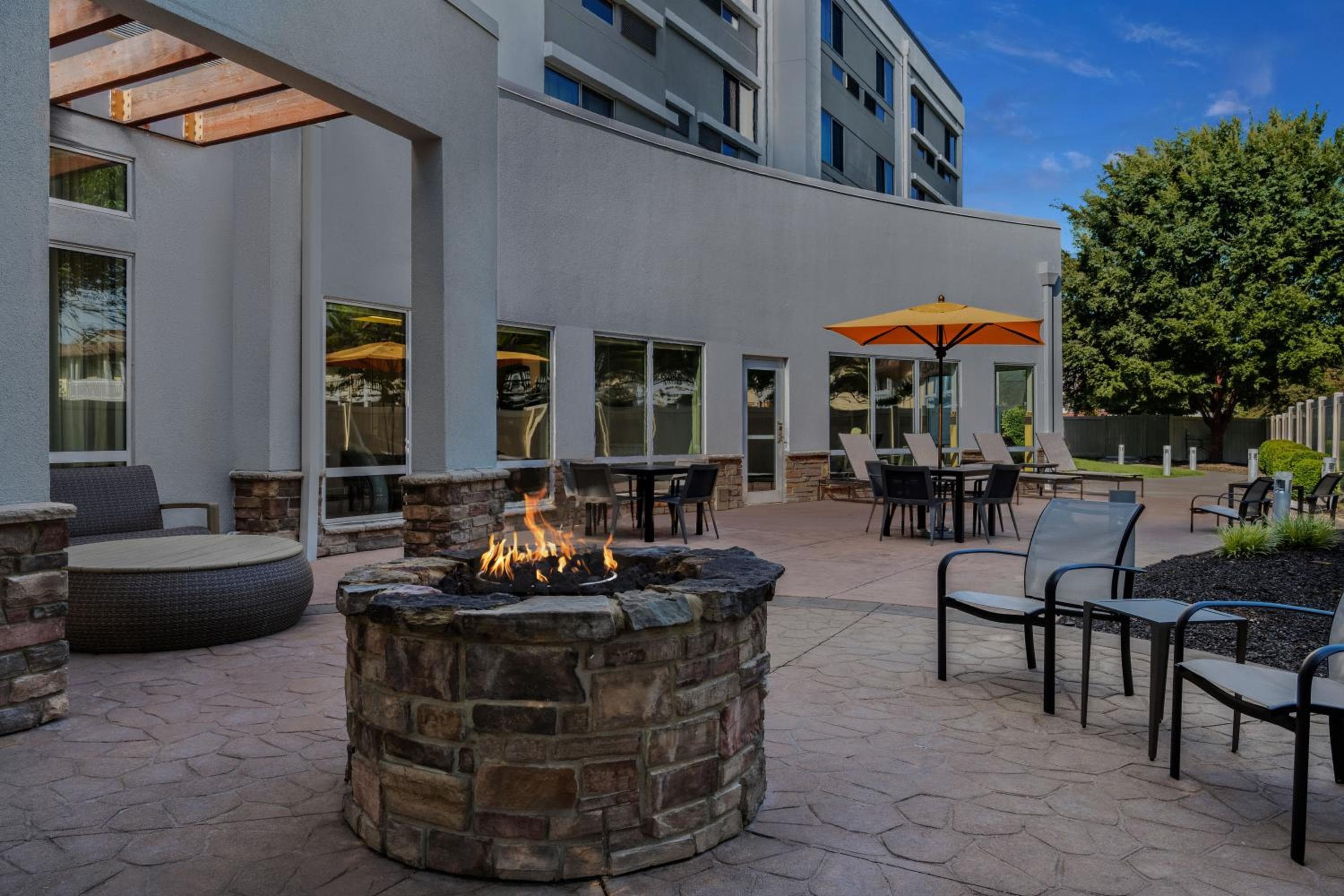 Courtyard by Marriott Evansville East