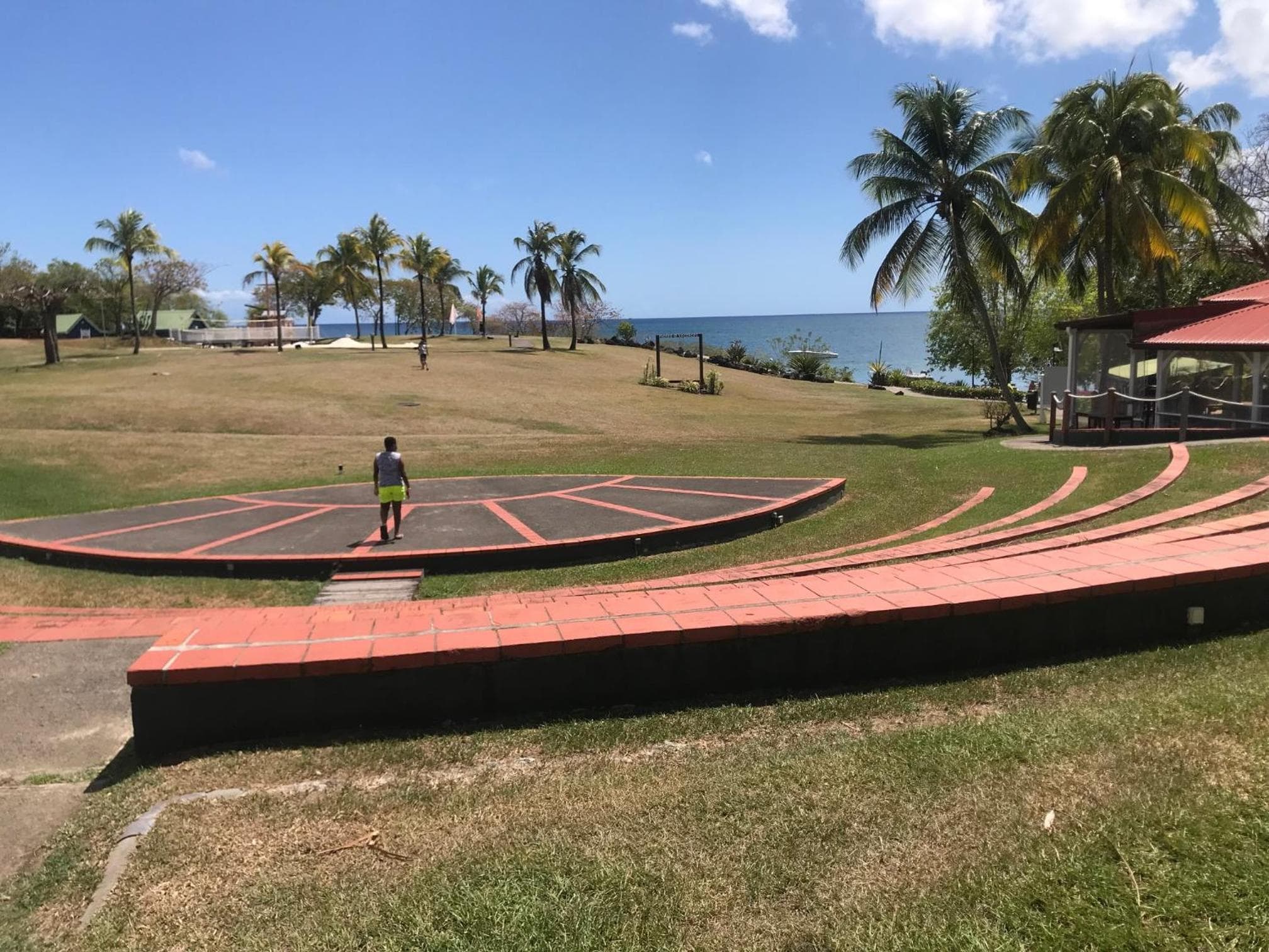 Appartement, 2 chambres, Terrasse vue mer et parc, très calme, Piscine premium, accès direct aux plages, restaurants