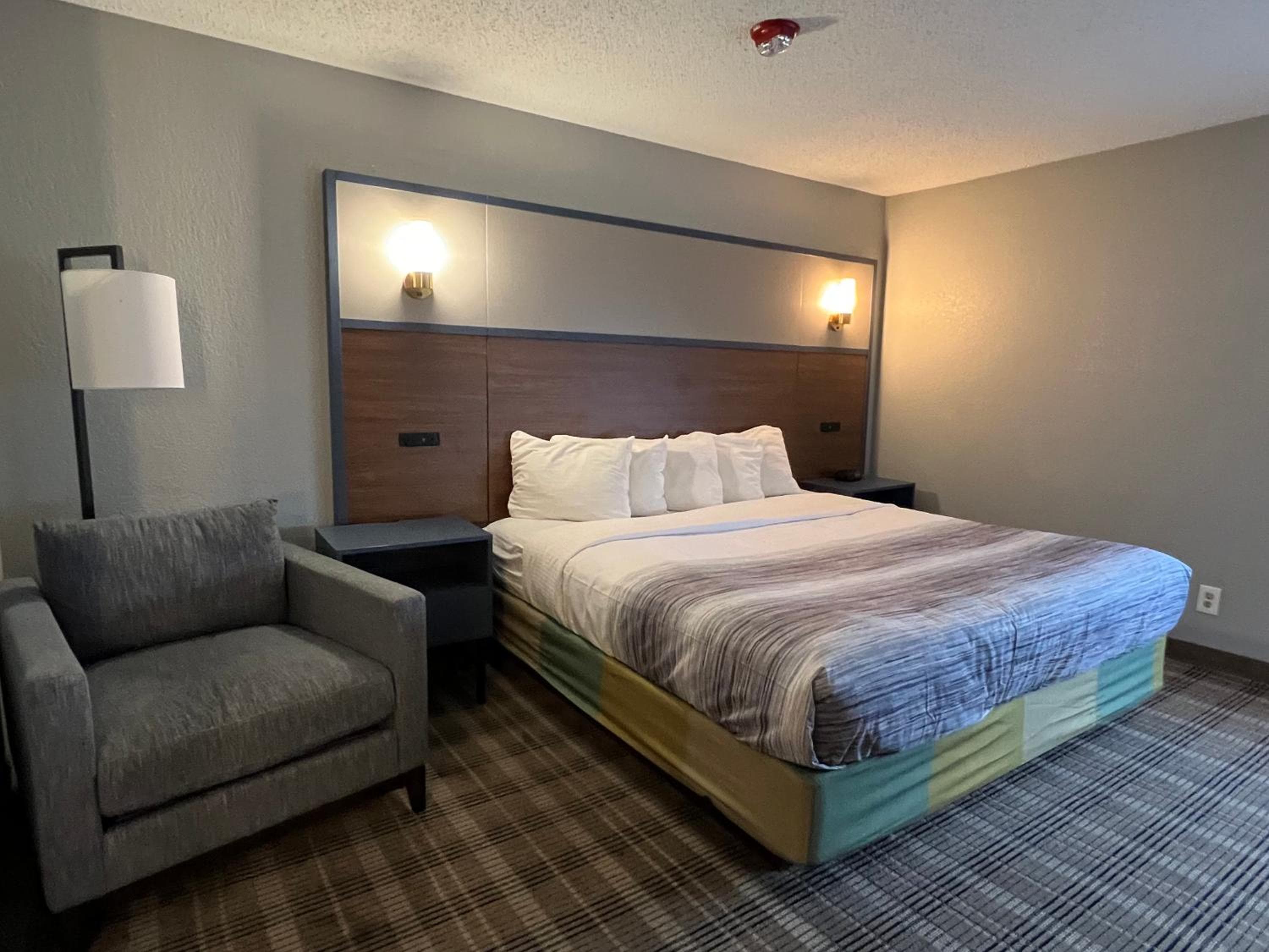 AmericInn by Wyndham Glendale Milwaukee
